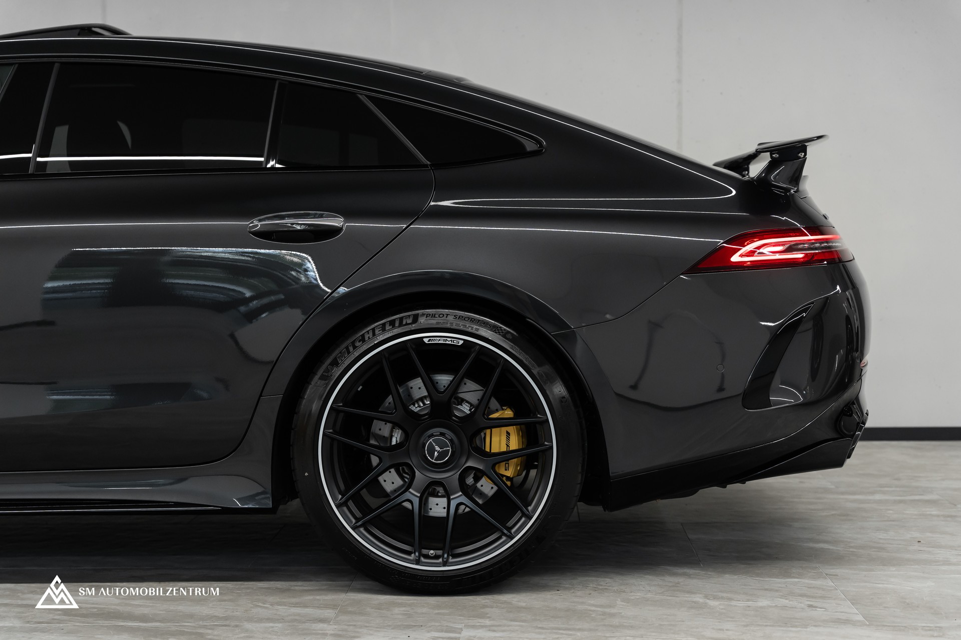 MERCEDES-BENZ AMG GT 63 S 4matic+ / Aeropaket / Carbon / Standheizung / Sitzbelüftung-image-6