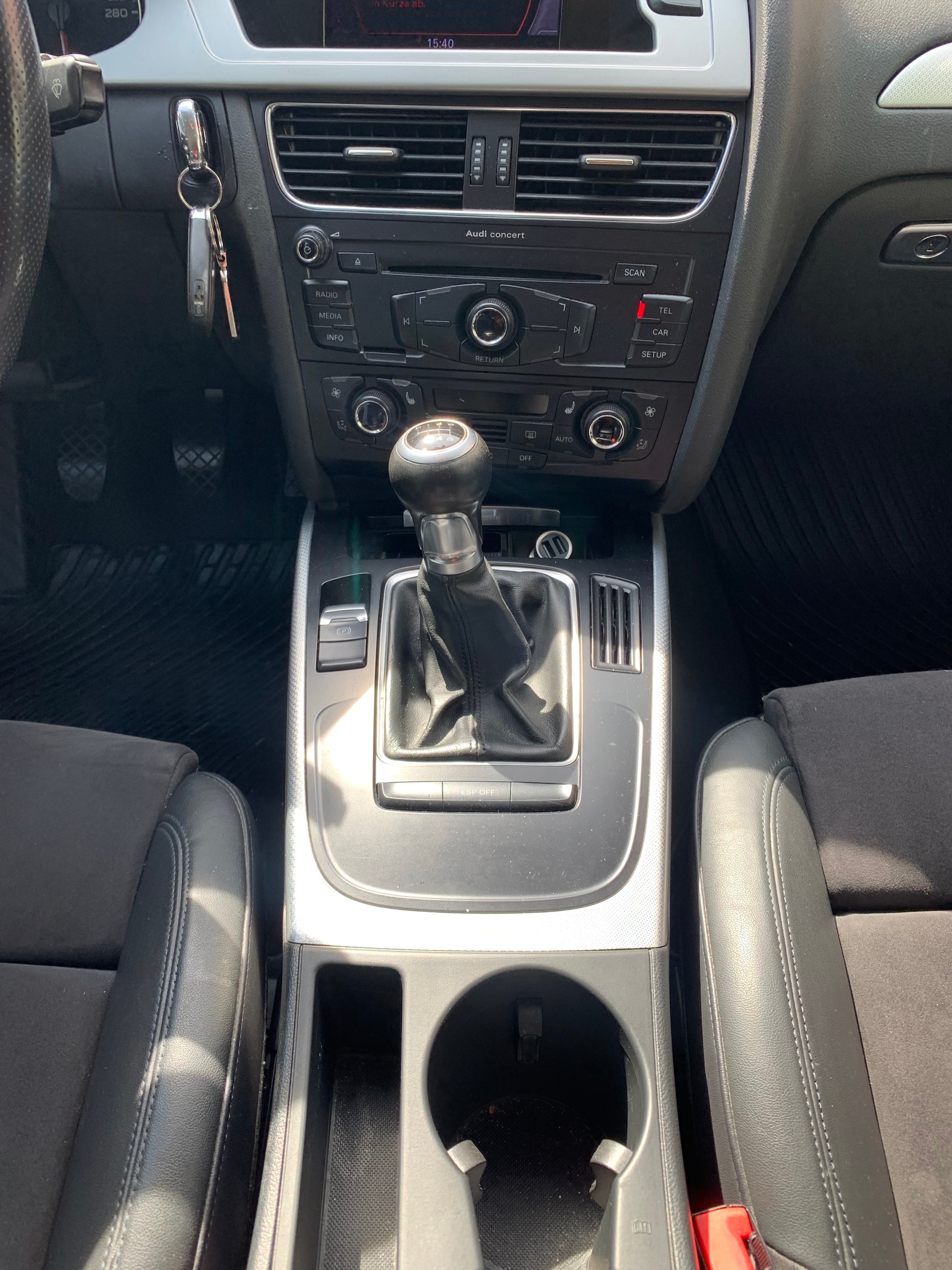 AUDI A4 Limousine 1.8 TFSI quattro-showroom-element-3