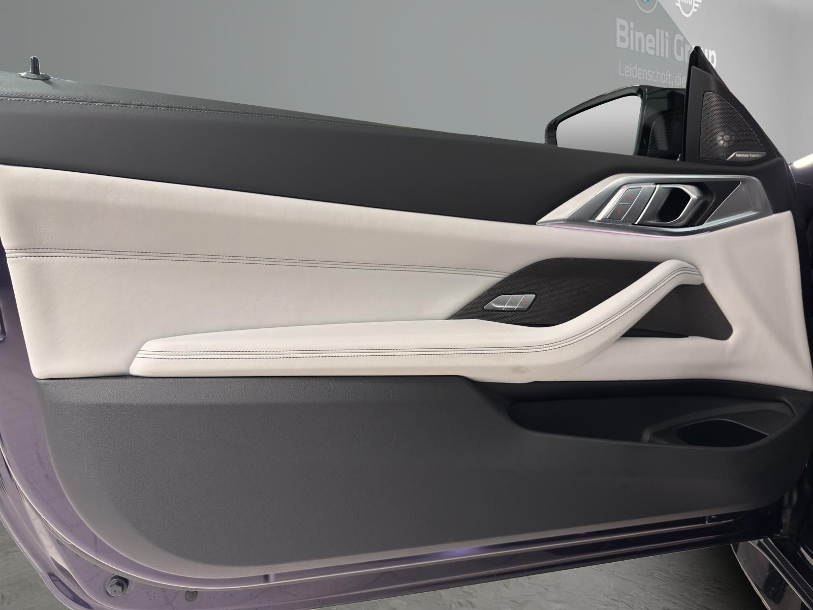 BMW M4 Competition xDrive Cabrio-image-13