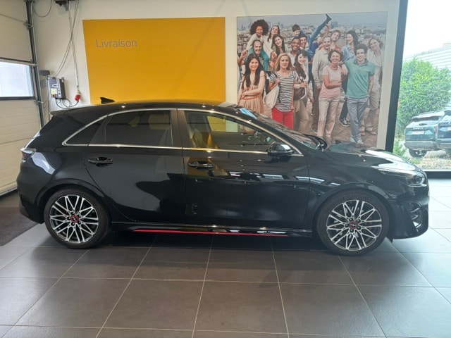 KIA Ceed GT 1.6 T-GDi GT DCT-showroom-element-1