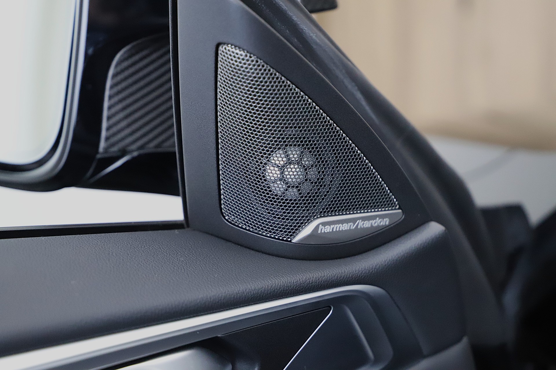 BMW M4 Cabrio Competition M xDrive Facelift mit 530 PS und Carbon Exterieurpaket-image-9