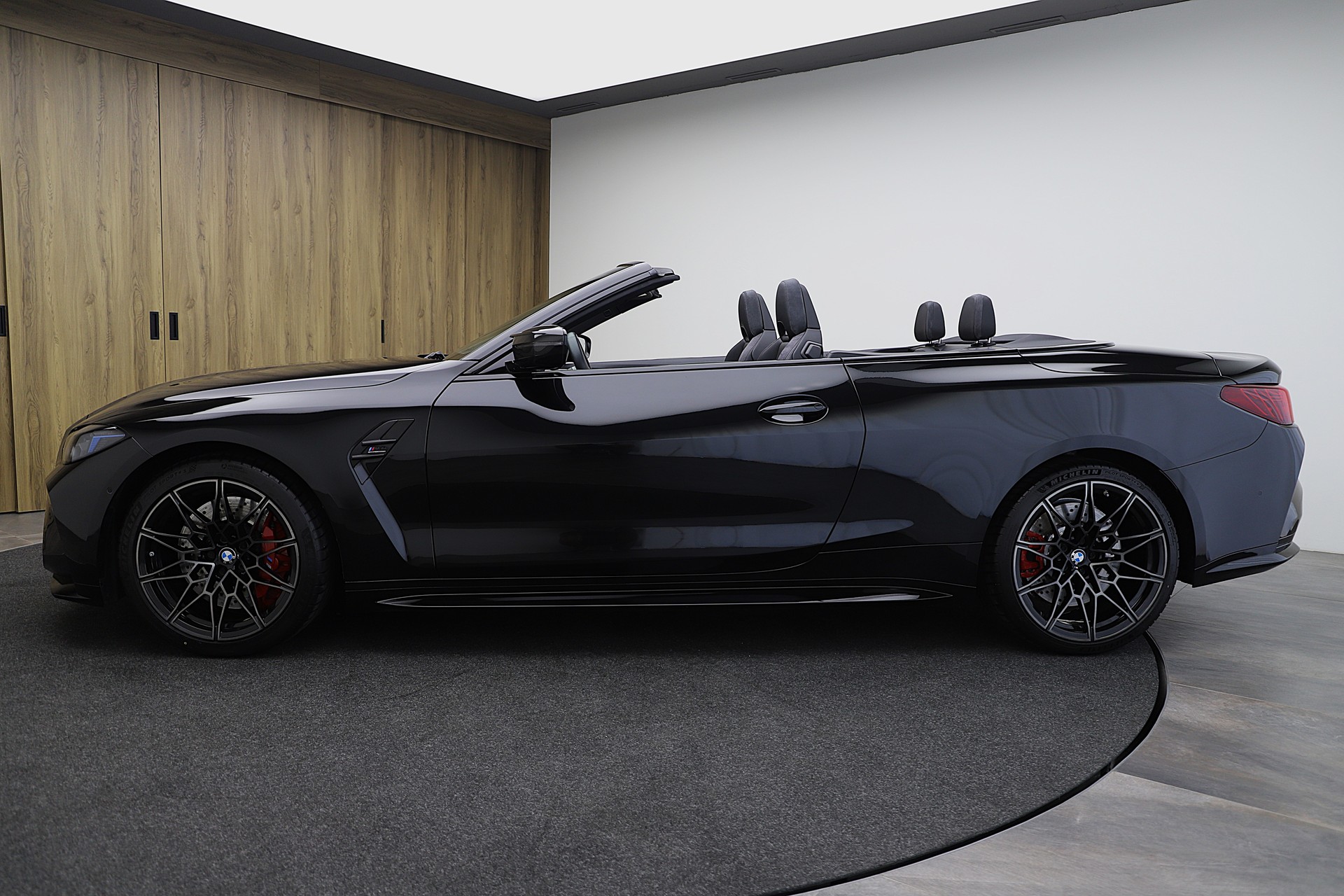 BMW M4 Cabrio Competition M xDrive Facelift mit 530 PS und Carbon Exterieurpaket-image-3