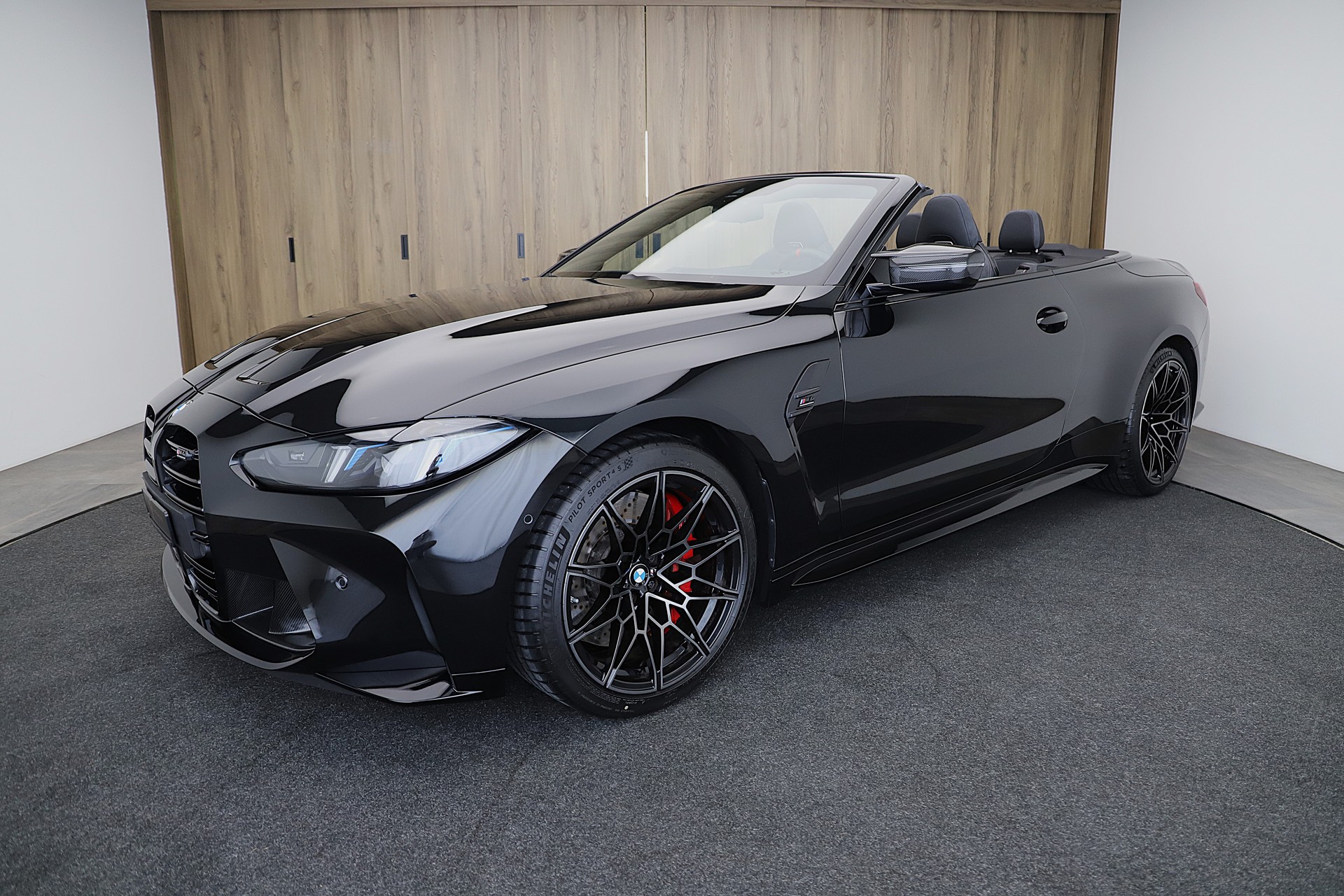 BMW M4 Cabrio Competition M xDrive Facelift mit 530 PS und Carbon Exterieurpaket