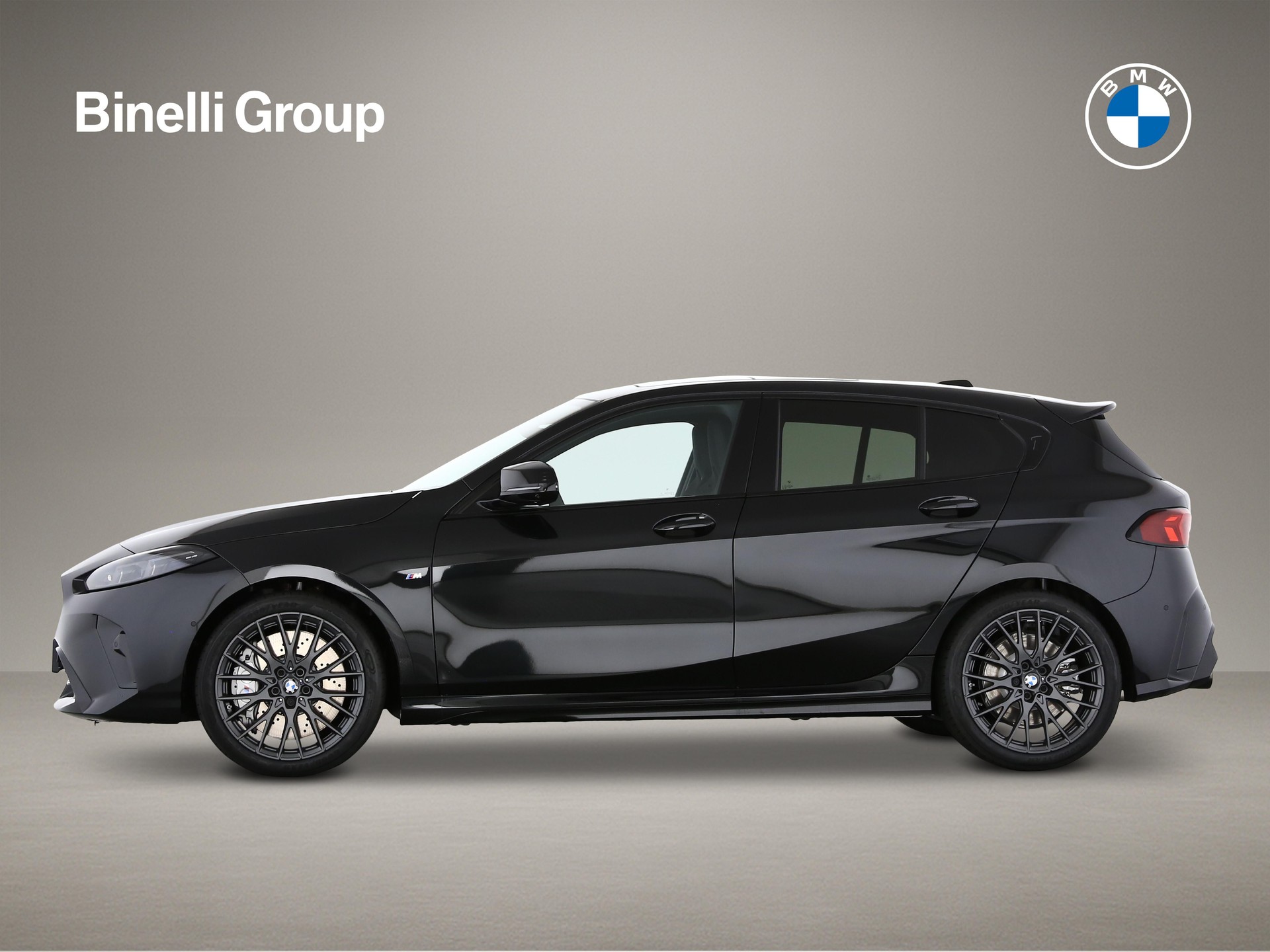 BMW M135i xDrive-showroom-element-2