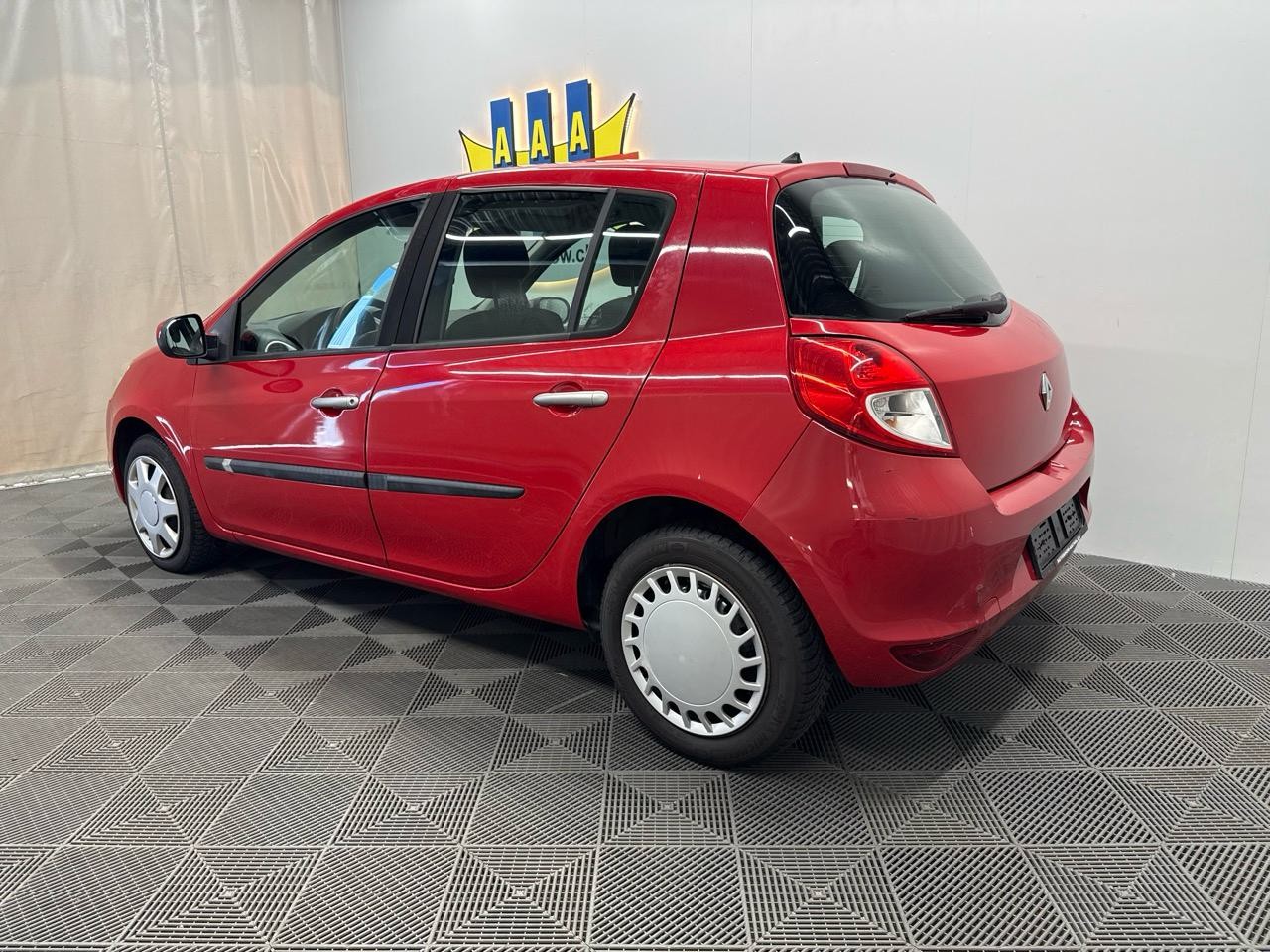 RENAULT Clio 1.2 16V Dynamique-showroom-element-1