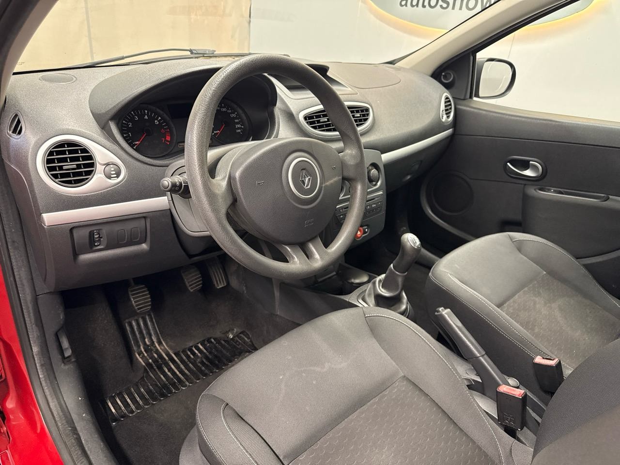 RENAULT Clio 1.2 16V Dynamique-showroom-element-2