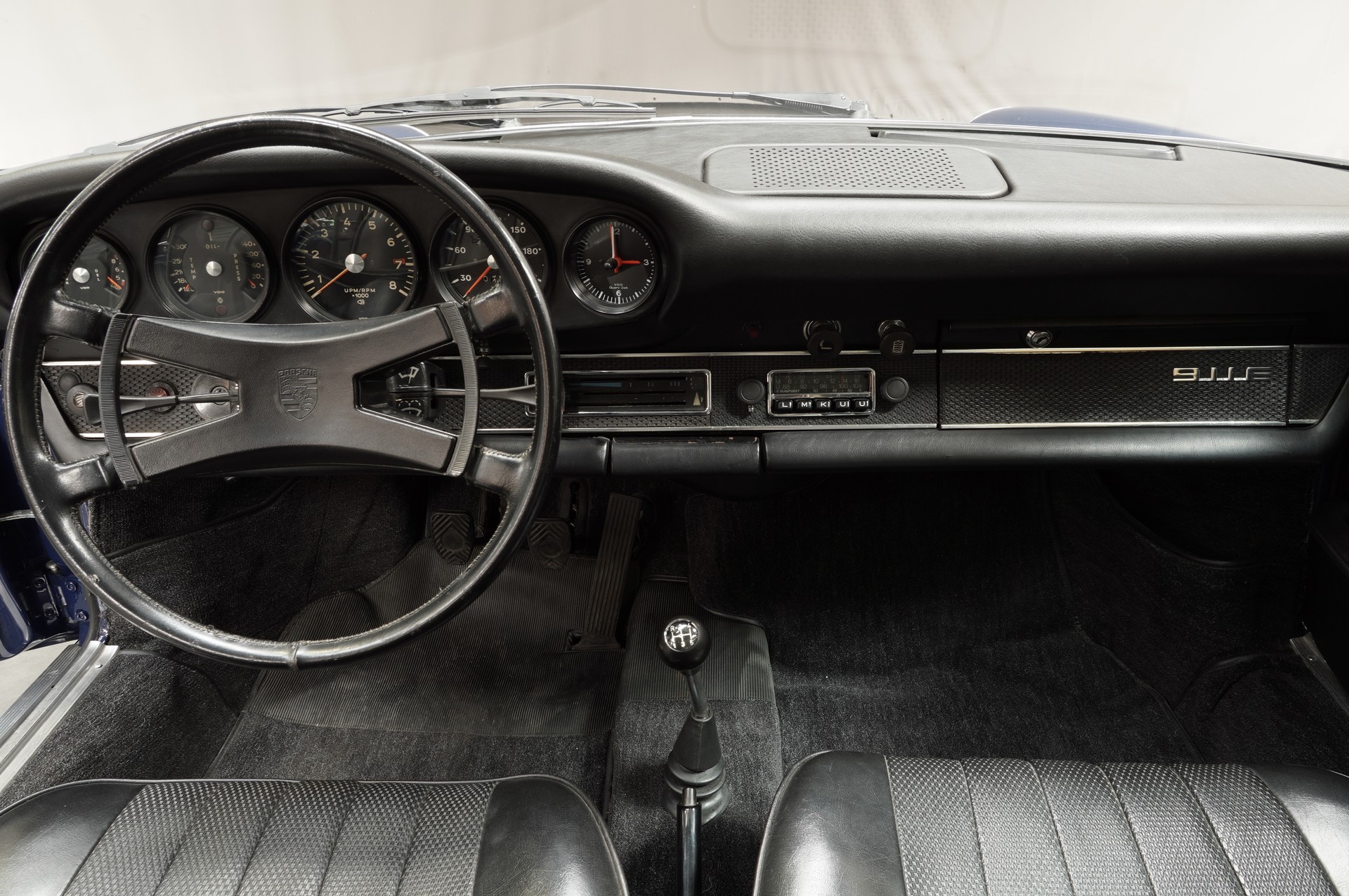 PORSCHE 911 2.2 E-image-12
