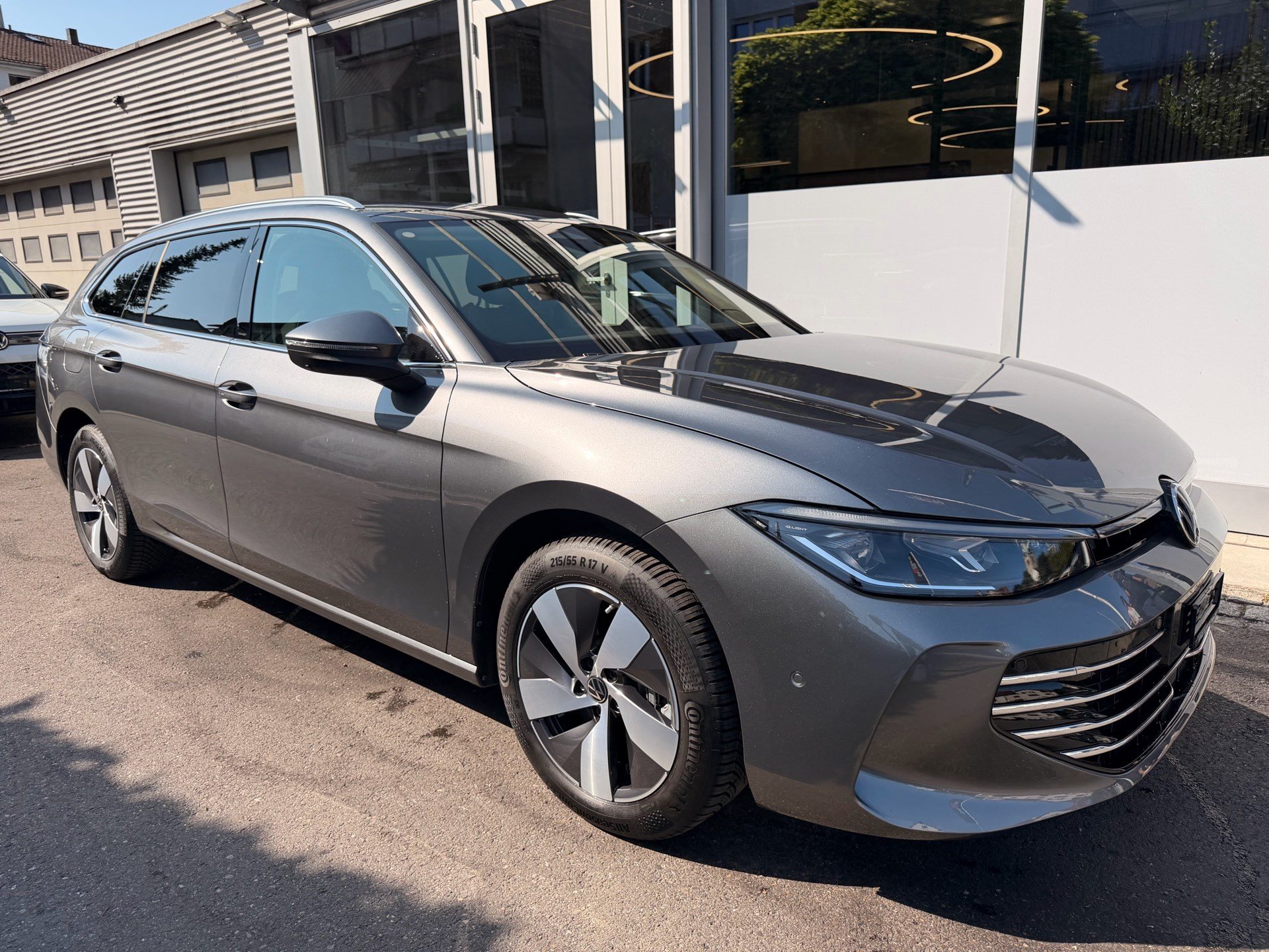 VW Passat Variant 1.5 TSI eHybrid 204 PS Elegance *** WUNDERSCHÖNES FAHRZEUG MIT TOP AUSSTATTUNG !!! ***-showroom-element-2