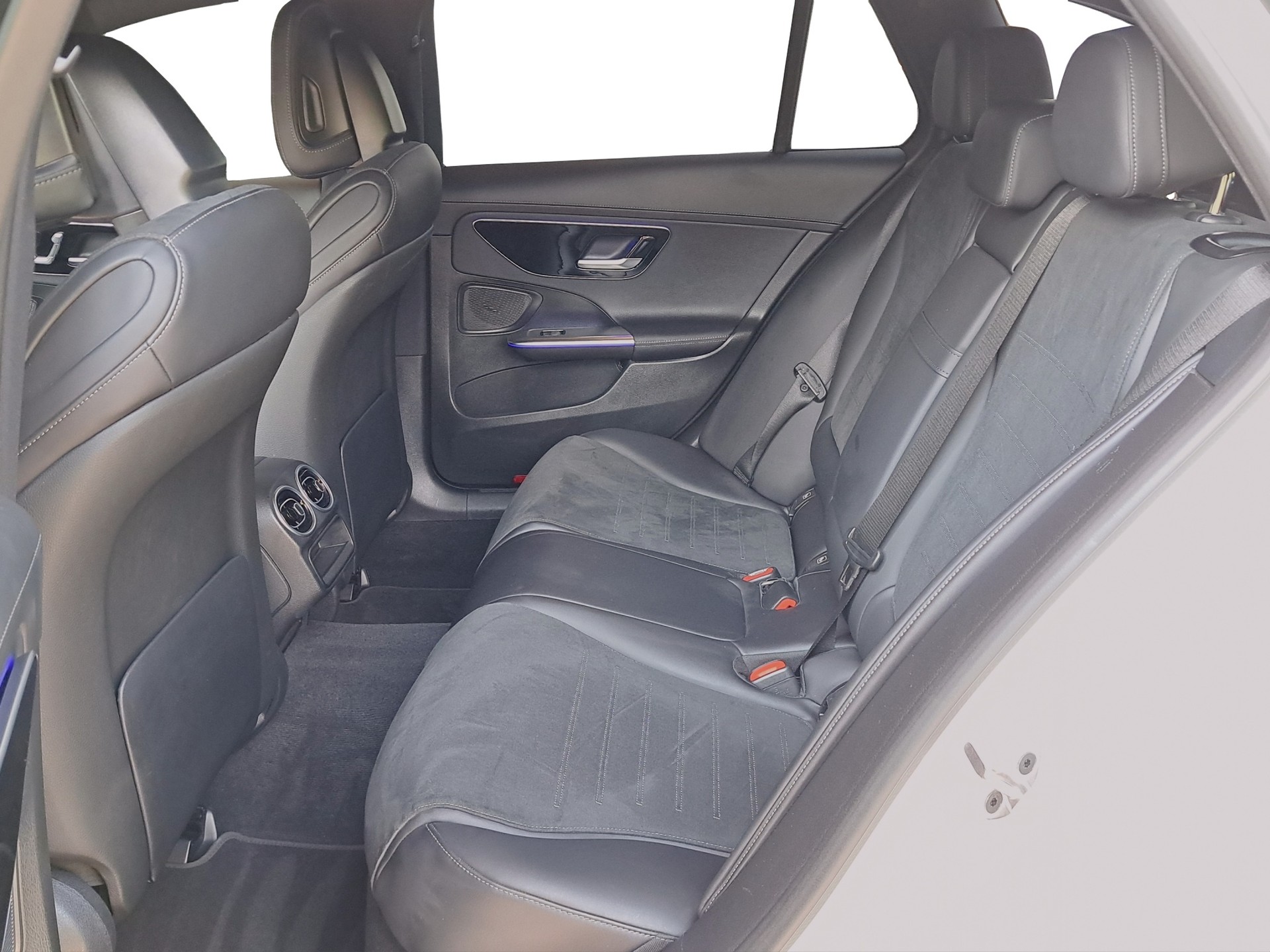 MERCEDES-BENZ C 220 d T AMG Line *Anhängerkupplung / Pack Sport Black / 360°Cam*-image-8