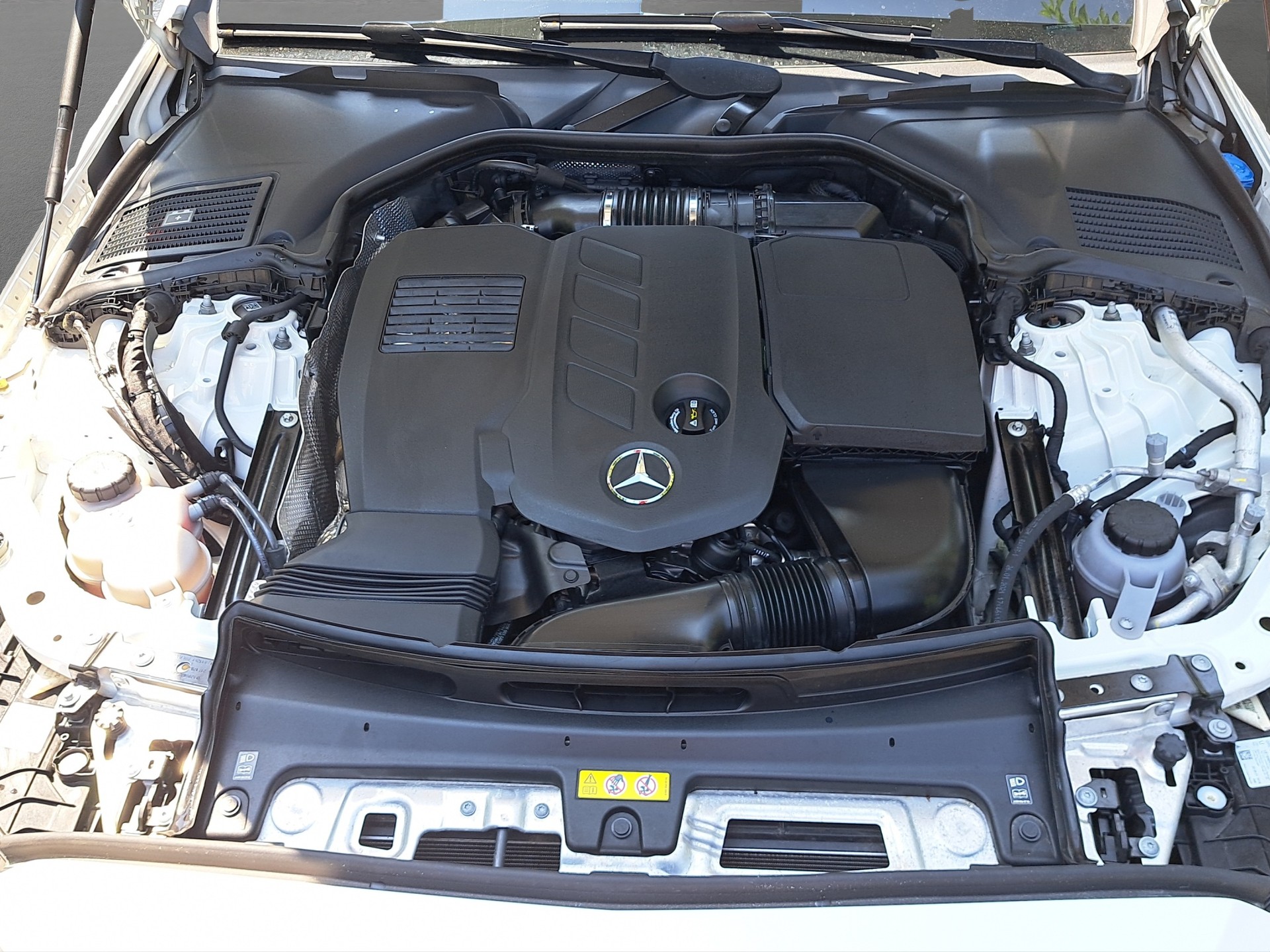MERCEDES-BENZ C 220 d T AMG Line *Anhängerkupplung / Pack Sport Black / 360°Cam*-image-13