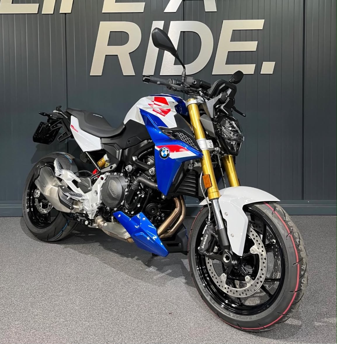 BMW F 900 R-image-1