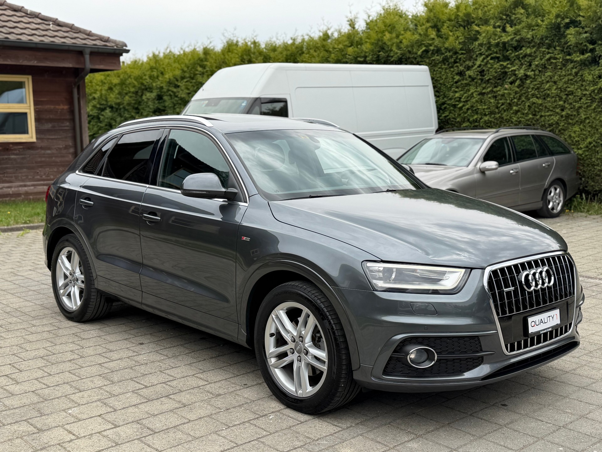 AUDI Q3 2.0 TDI quattro S-tronic-showroom-element-2