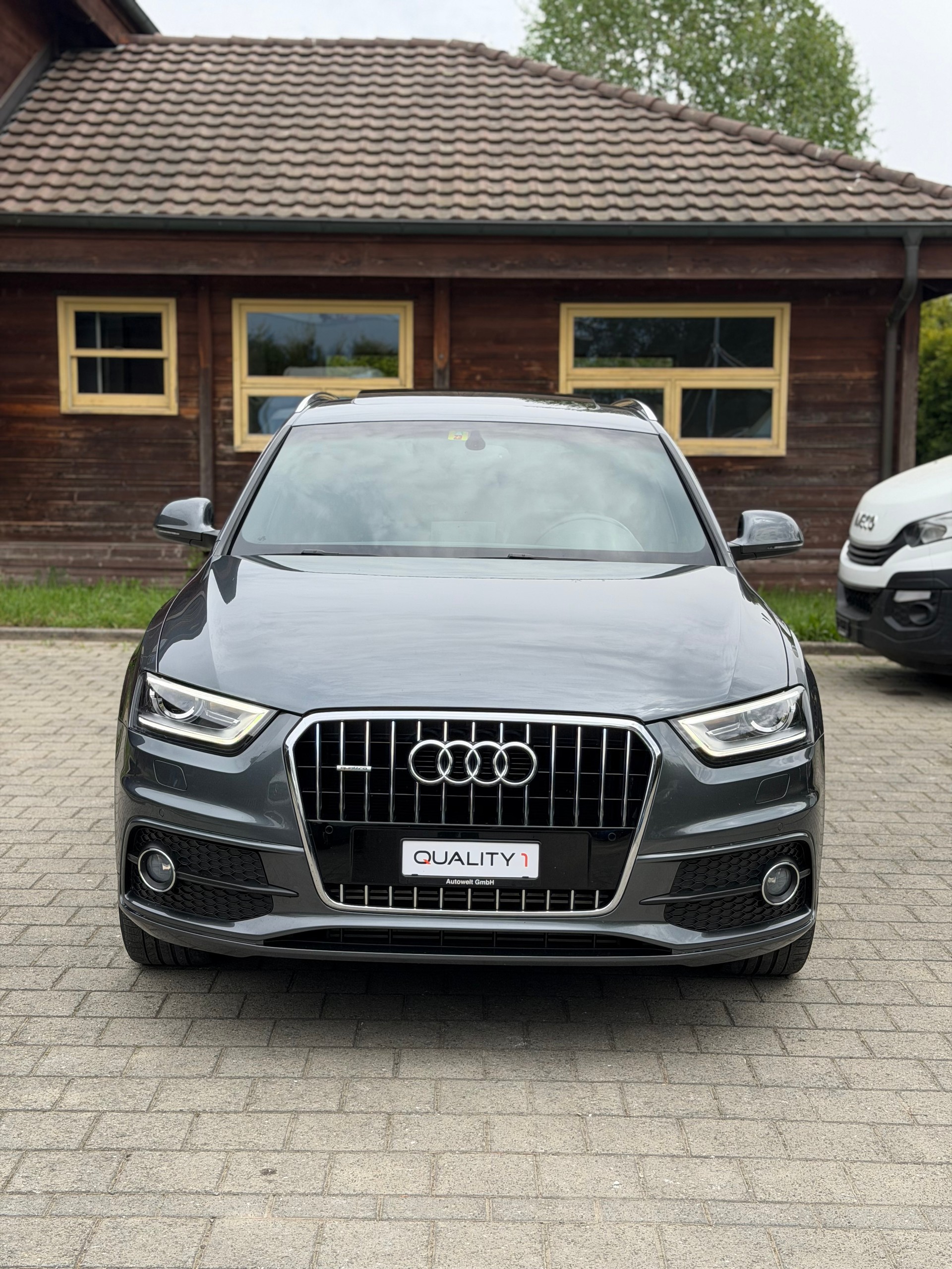 AUDI Q3 2.0 TDI quattro S-tronic-showroom-element-1