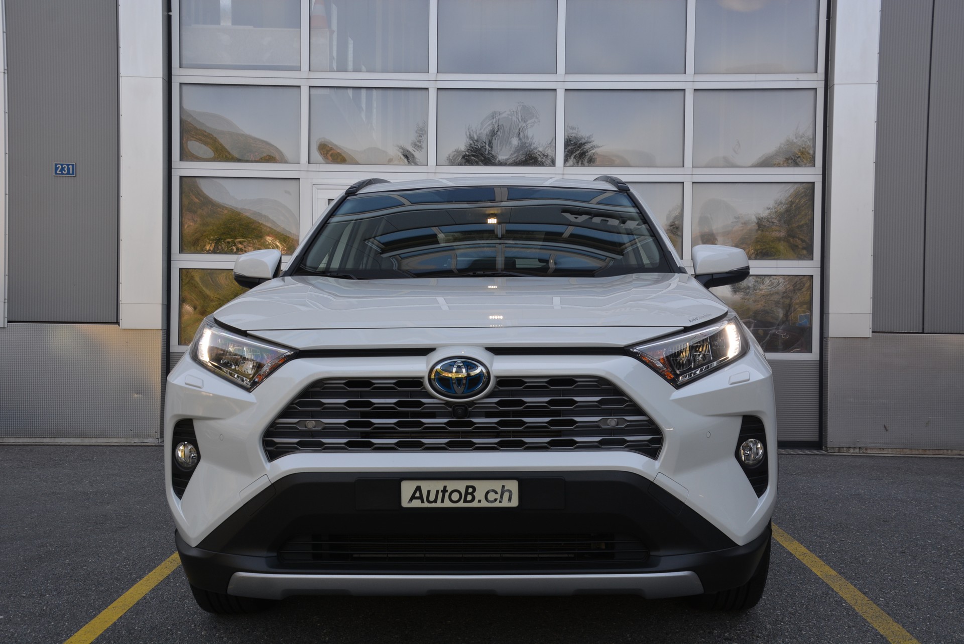 TOYOTA RAV-4 2.5 HSD Trend e-CVT 4WD-image-2