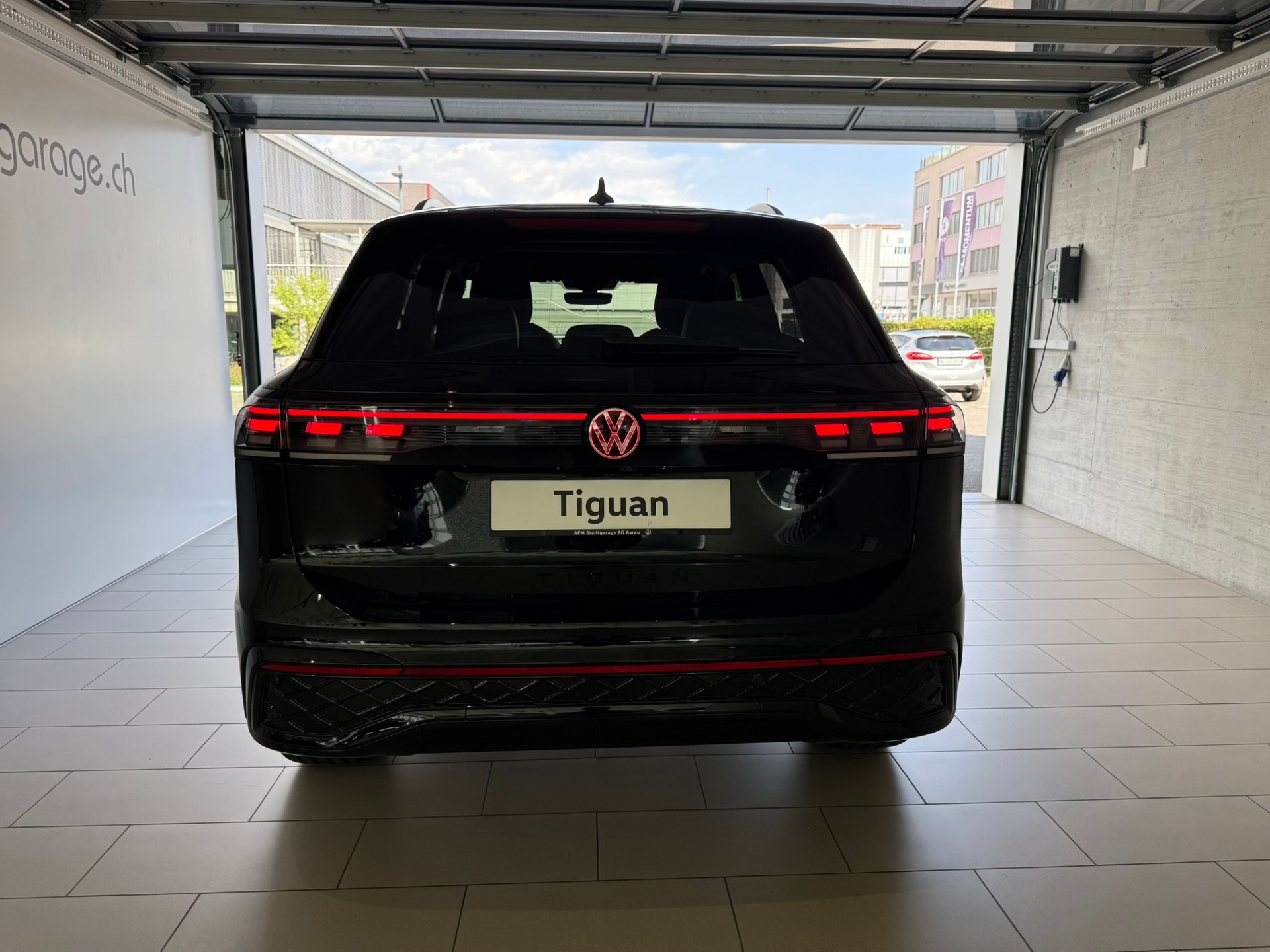 VW Tiguan 2.0 TSI DSG R-Line United 4Motion-image-4