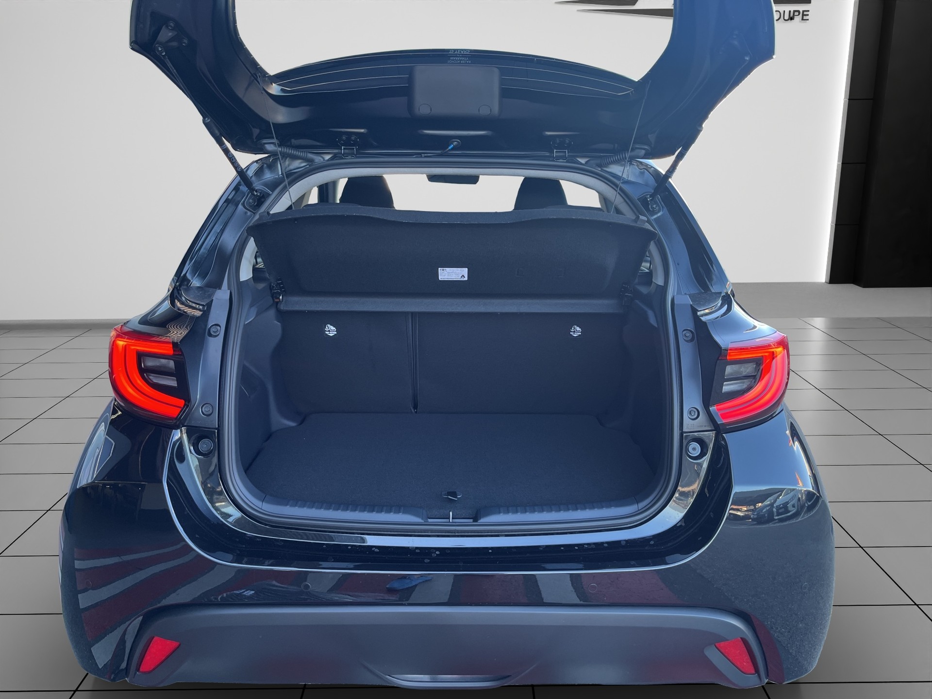 TOYOTA YARIS 1.5 VVT-i HSD Trend-image-13