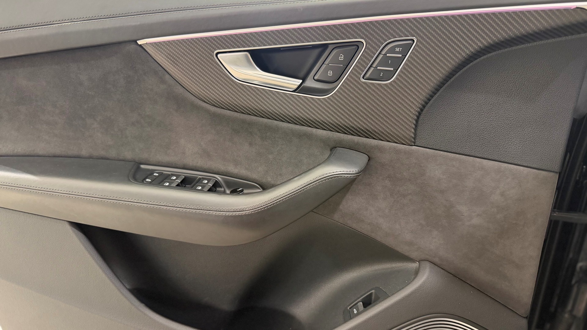 AUDI RS Q8 4.0 V8 TFSI quattro T-Tr-image-15