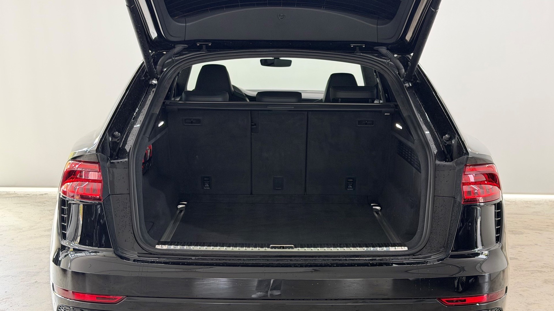 AUDI RS Q8 4.0 V8 TFSI quattro T-Tr-image-12