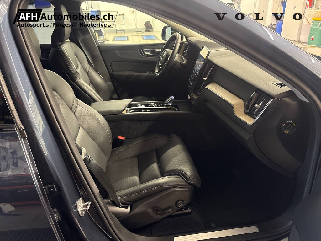 VOLVO XC60 2.0 T6 TE Plus Dark eAWD-image-11