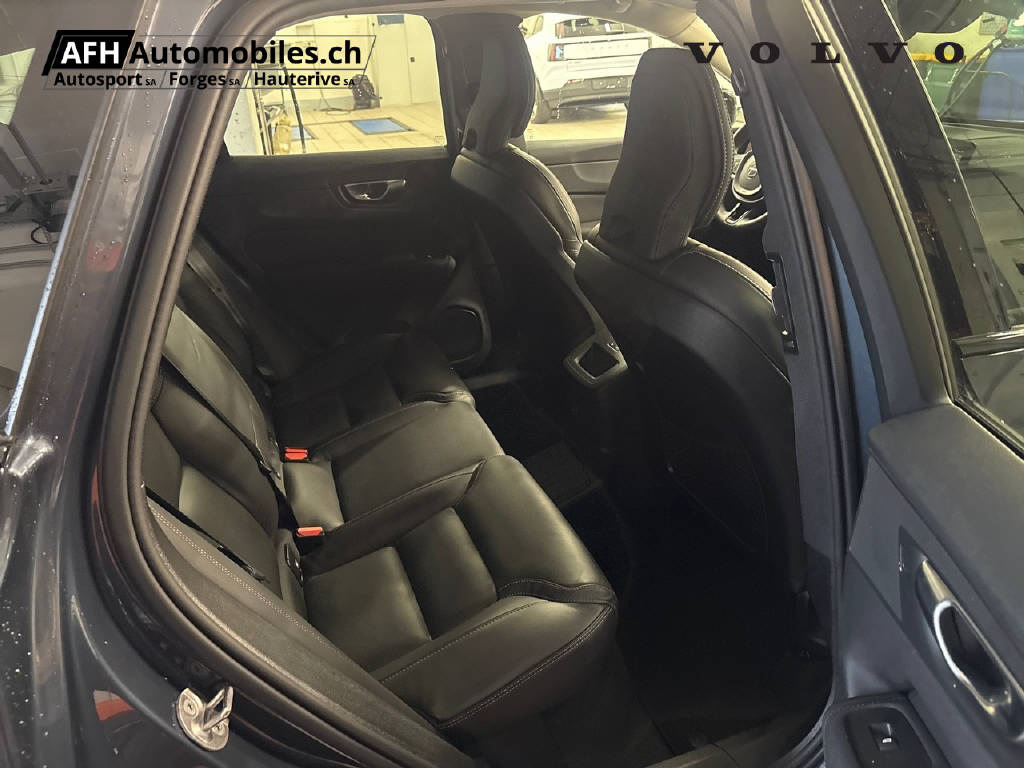VOLVO XC60 2.0 T6 TE Plus Dark eAWD-image-12