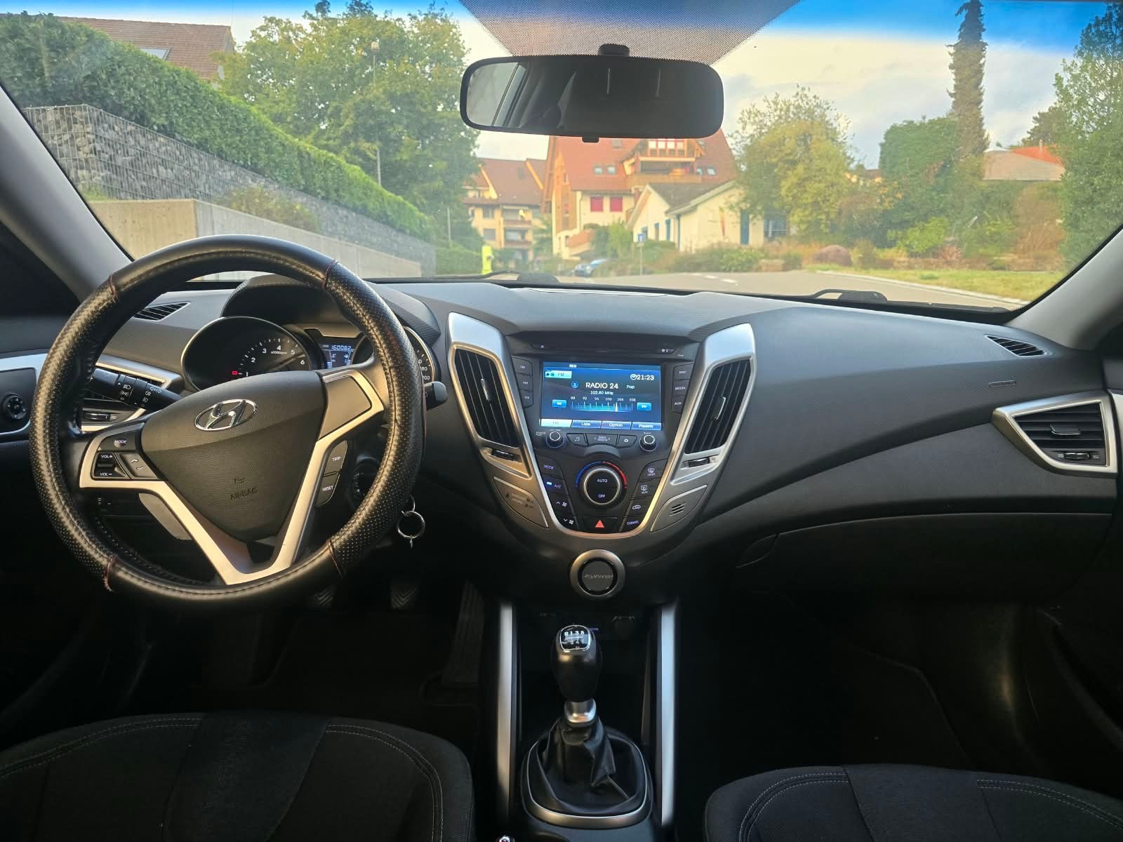 HYUNDAI Veloster 1.6 GDI-showroom-element-2