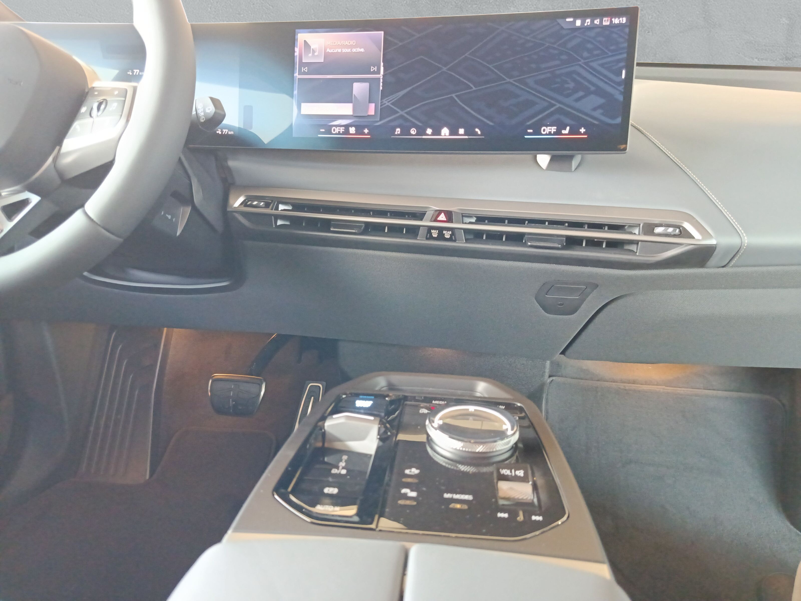 BMW iX xDrive60 M Sport Pro-image-17