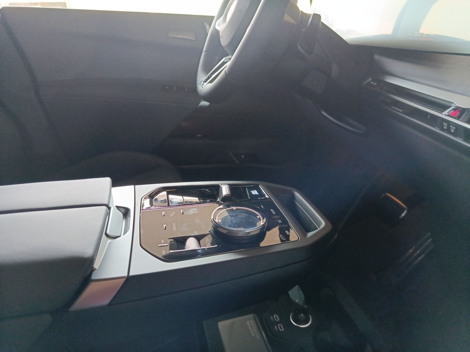 BMW iX xDrive60 M Sport Pro-image-14