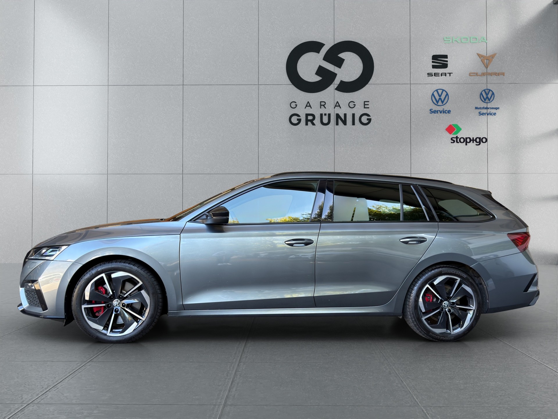 SKODA Octavia Combi 2.0 TSI DSG RS-showroom-element-2
