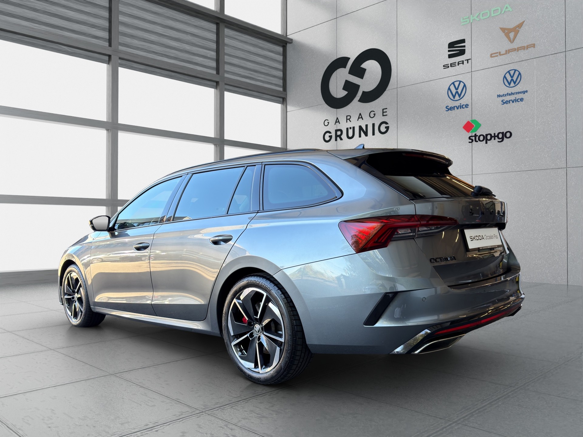 SKODA Octavia Combi 2.0 TSI DSG RS-showroom-element-3