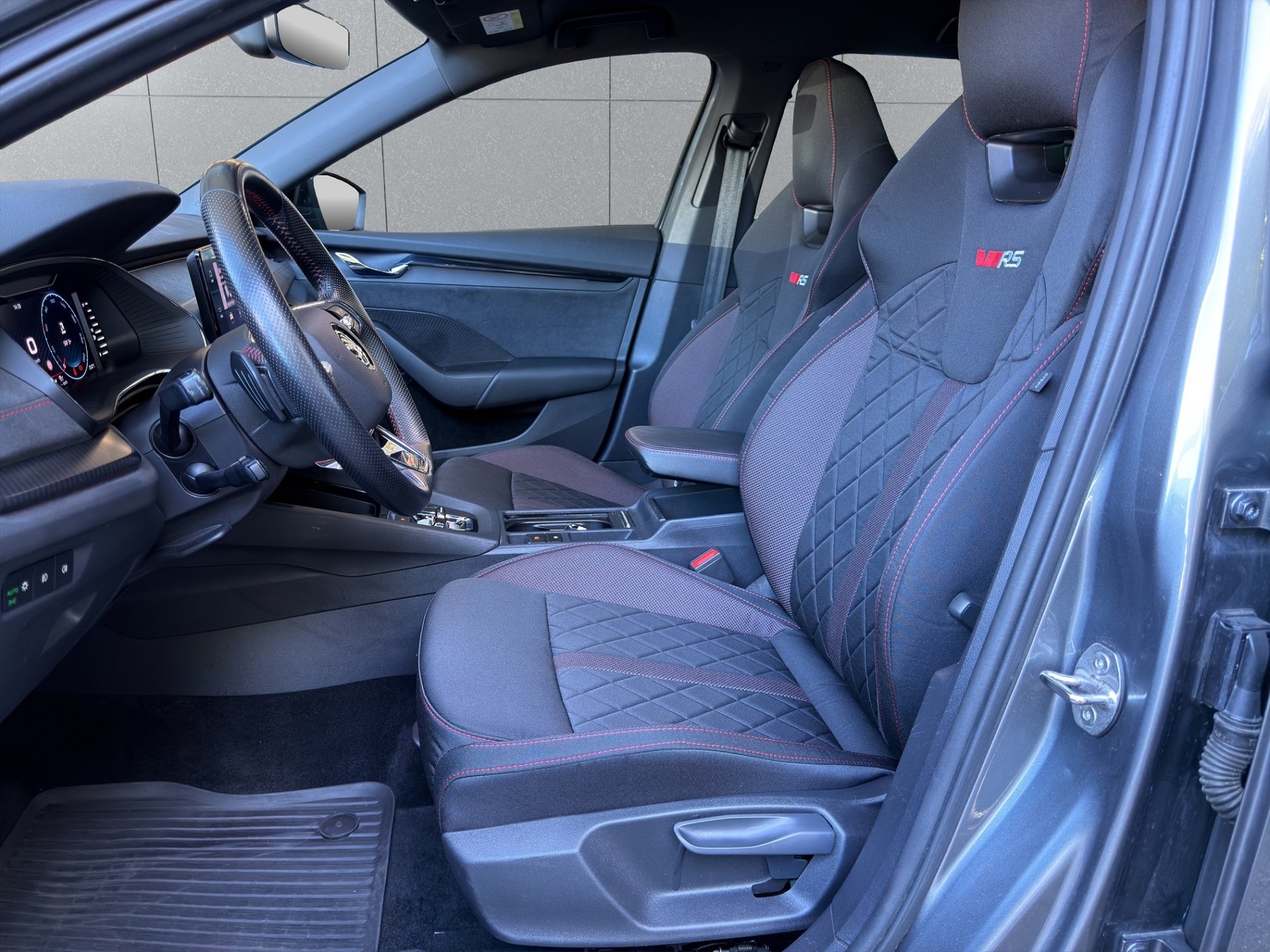 SKODA Octavia Combi 2.0 TSI DSG RS-image-10