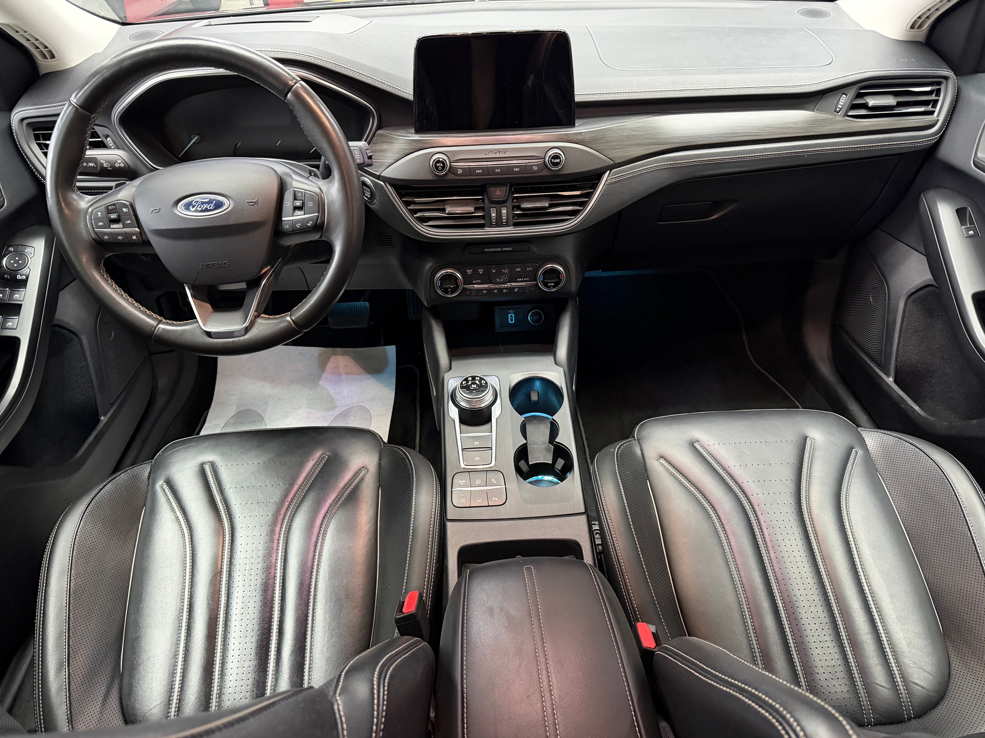 FORD Focus 1.0 SCTi Vignale Automatic-showroom-element-3