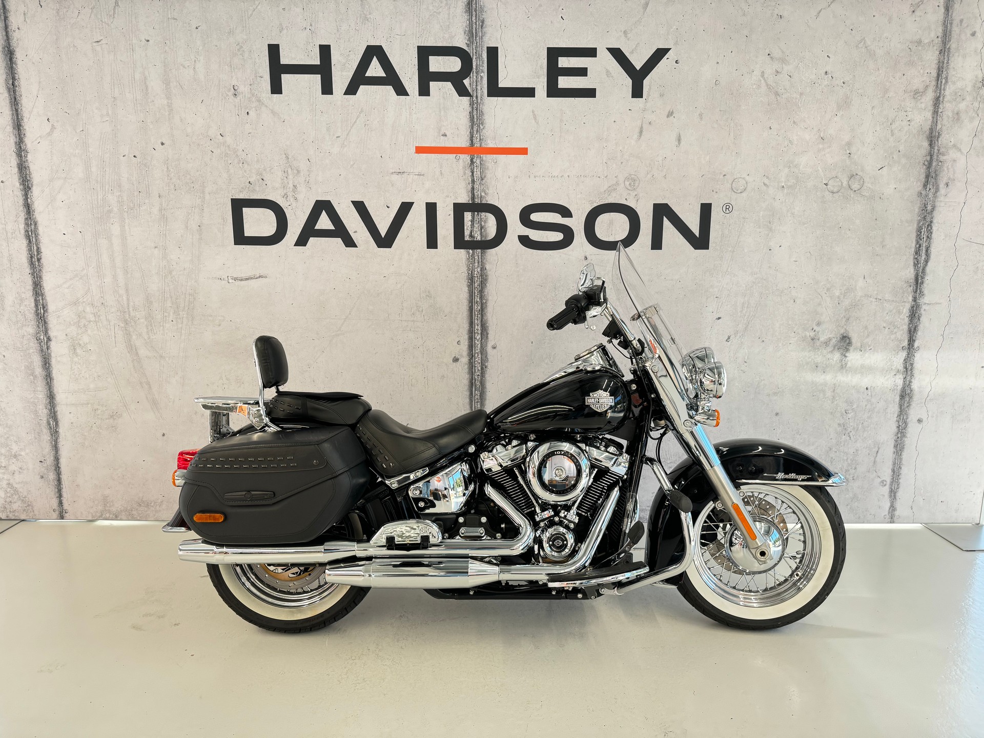 HARLEY-DAVIDSON FLHC Heritage Classic 107-image-0