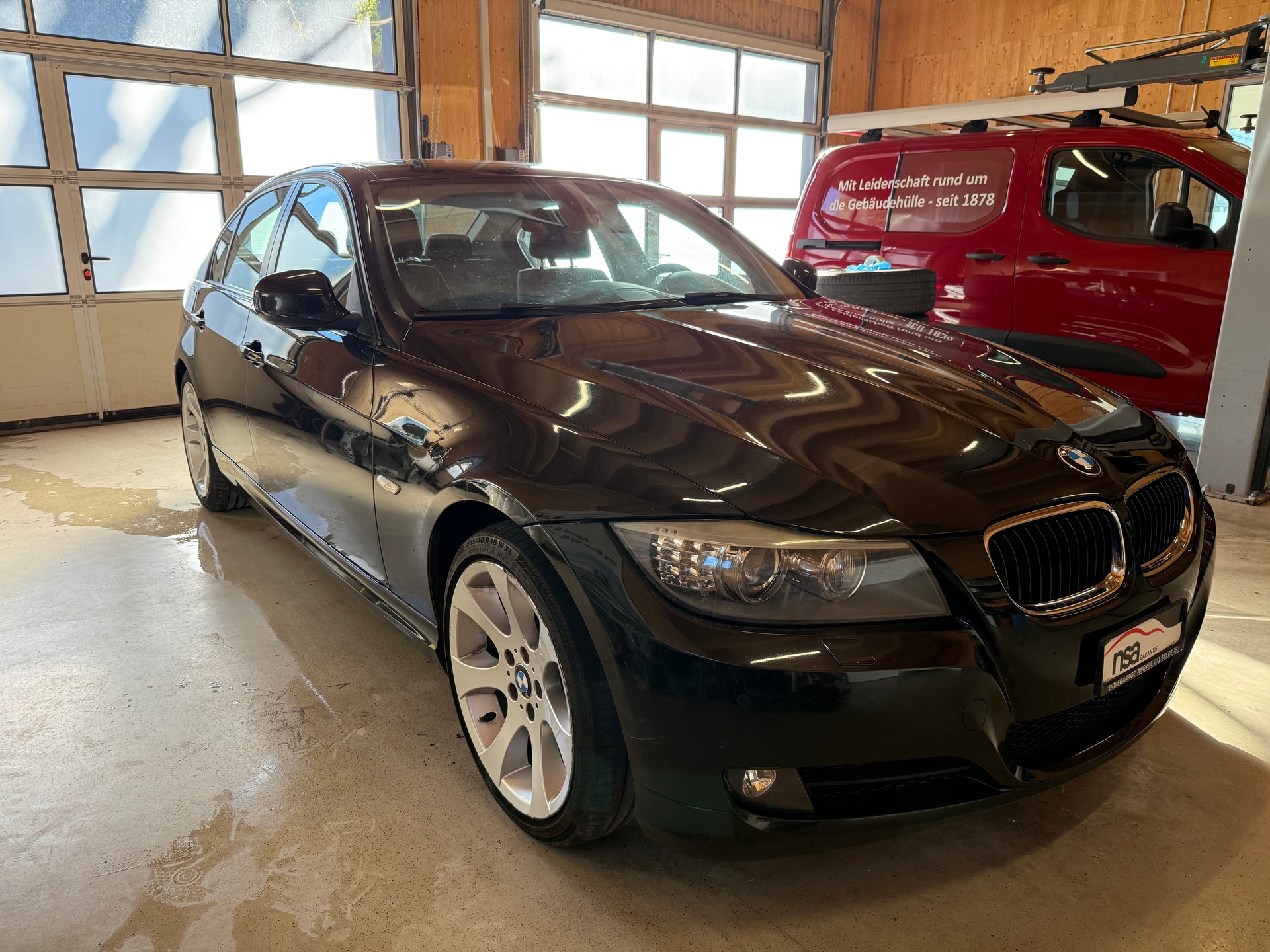 BMW 320d-showroom-element-2