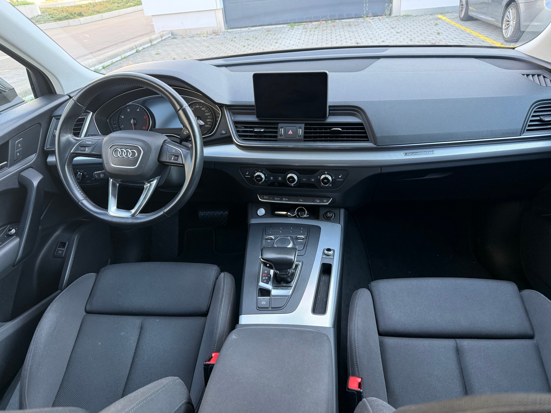 AUDI Q5 35 TDI sport quattro S-tronic-image-8