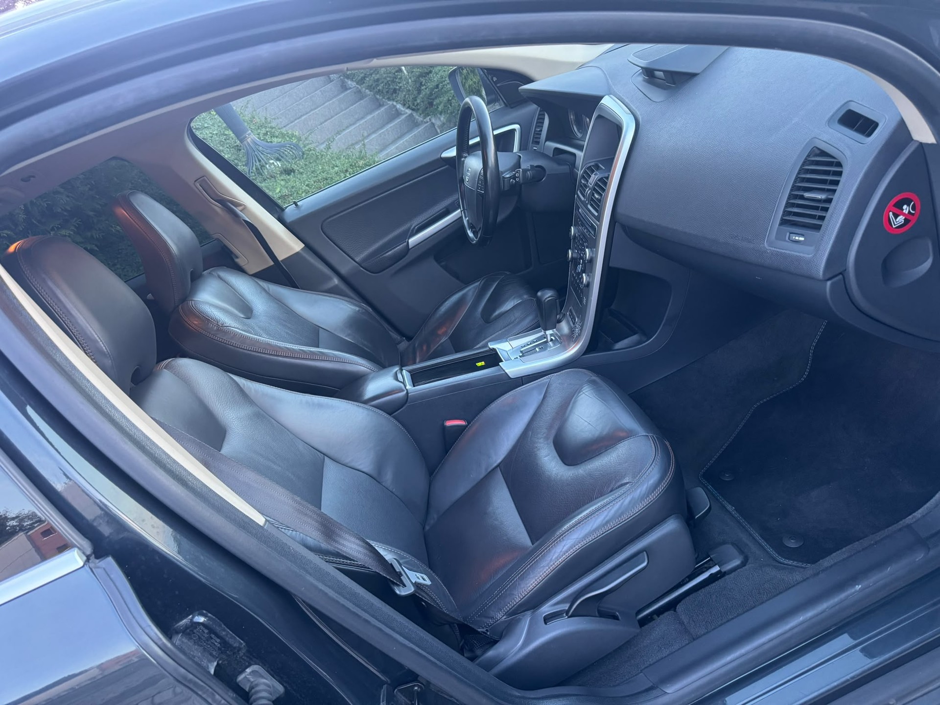 VOLVO XC60 D5 AWD Summum Geartronic-image-12