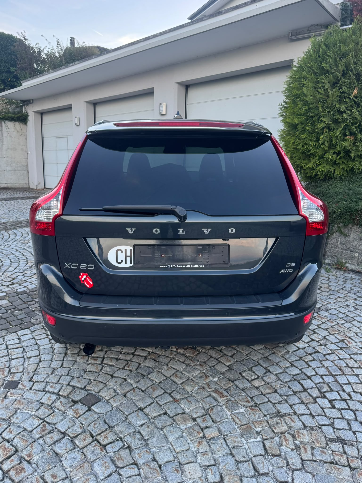 VOLVO XC60 D5 AWD Summum Geartronic-image-5