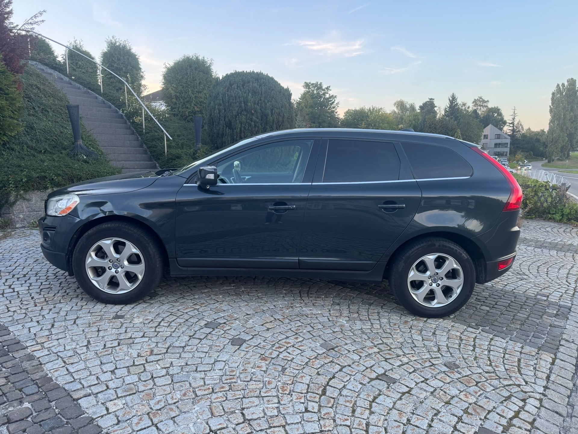 VOLVO XC60 D5 AWD Summum Geartronic-image-8