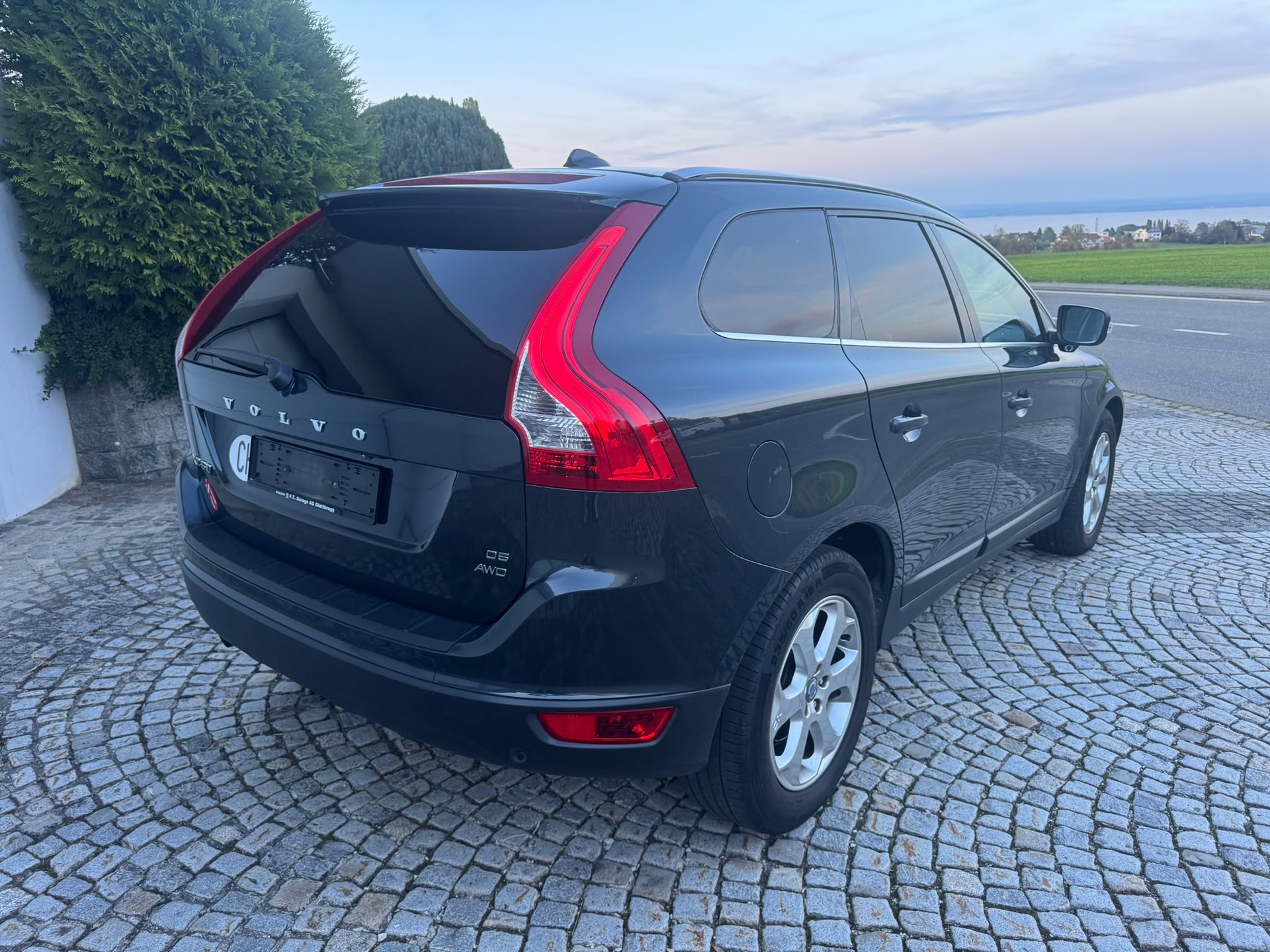 VOLVO XC60 D5 AWD Summum Geartronic-image-4