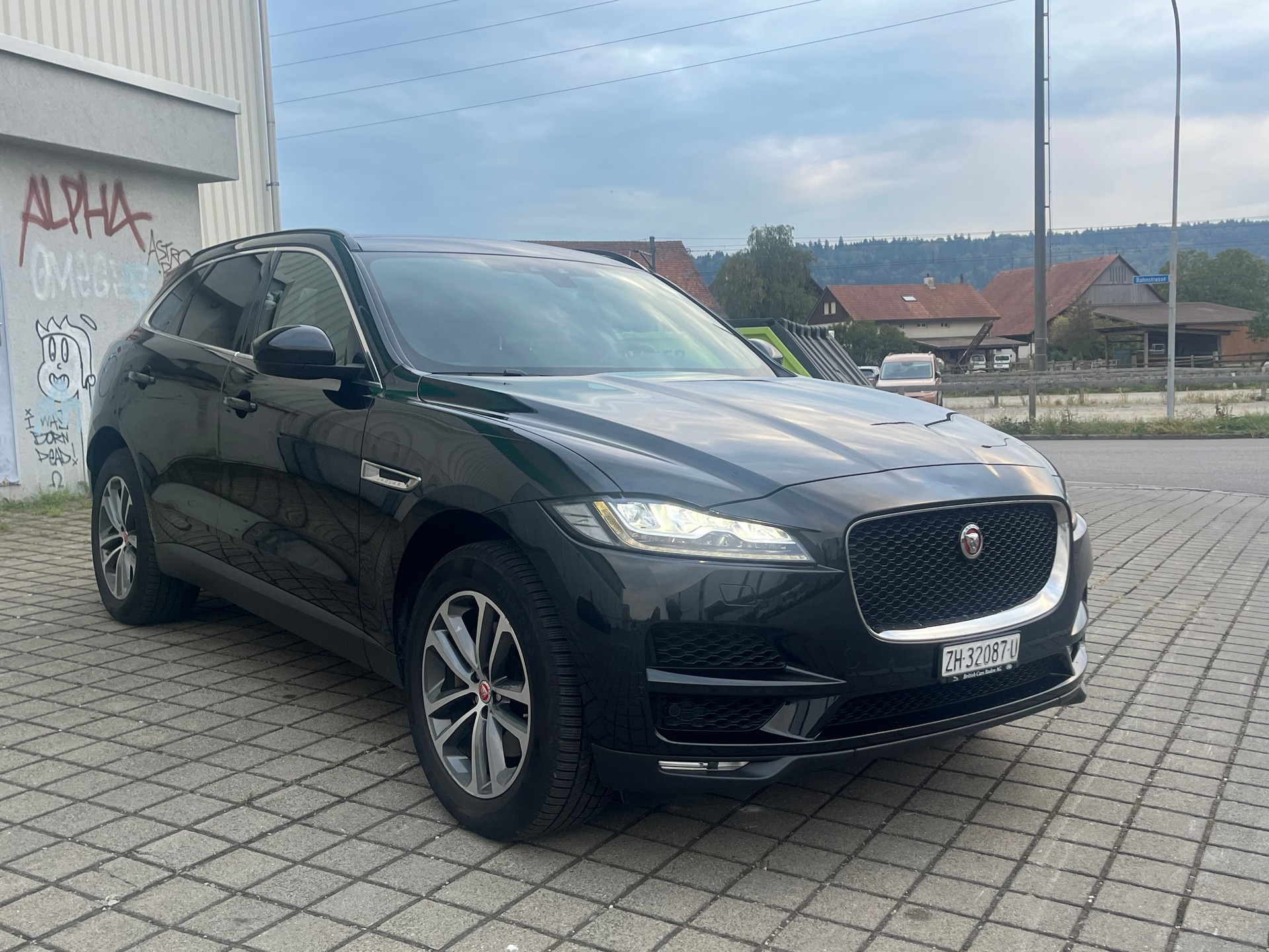 JAGUAR F-Pace 3.0 TD First Edition AWD Automatik-image-1
