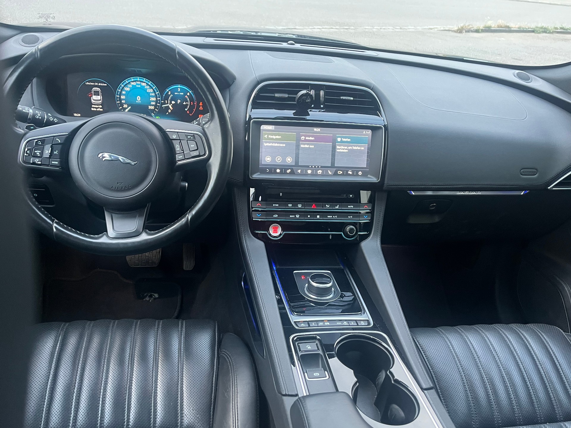 JAGUAR F-Pace 3.0 TD First Edition AWD Automatik-image-8
