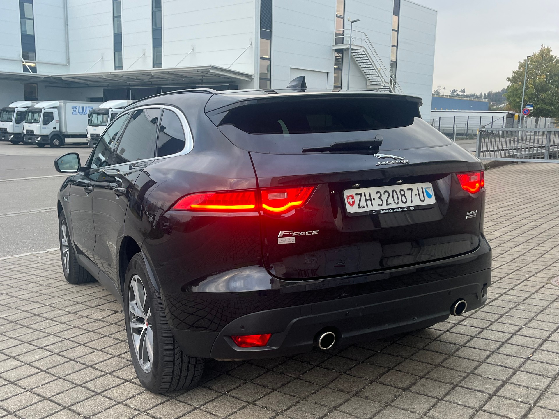 JAGUAR F-Pace 3.0 TD First Edition AWD Automatik-image-5