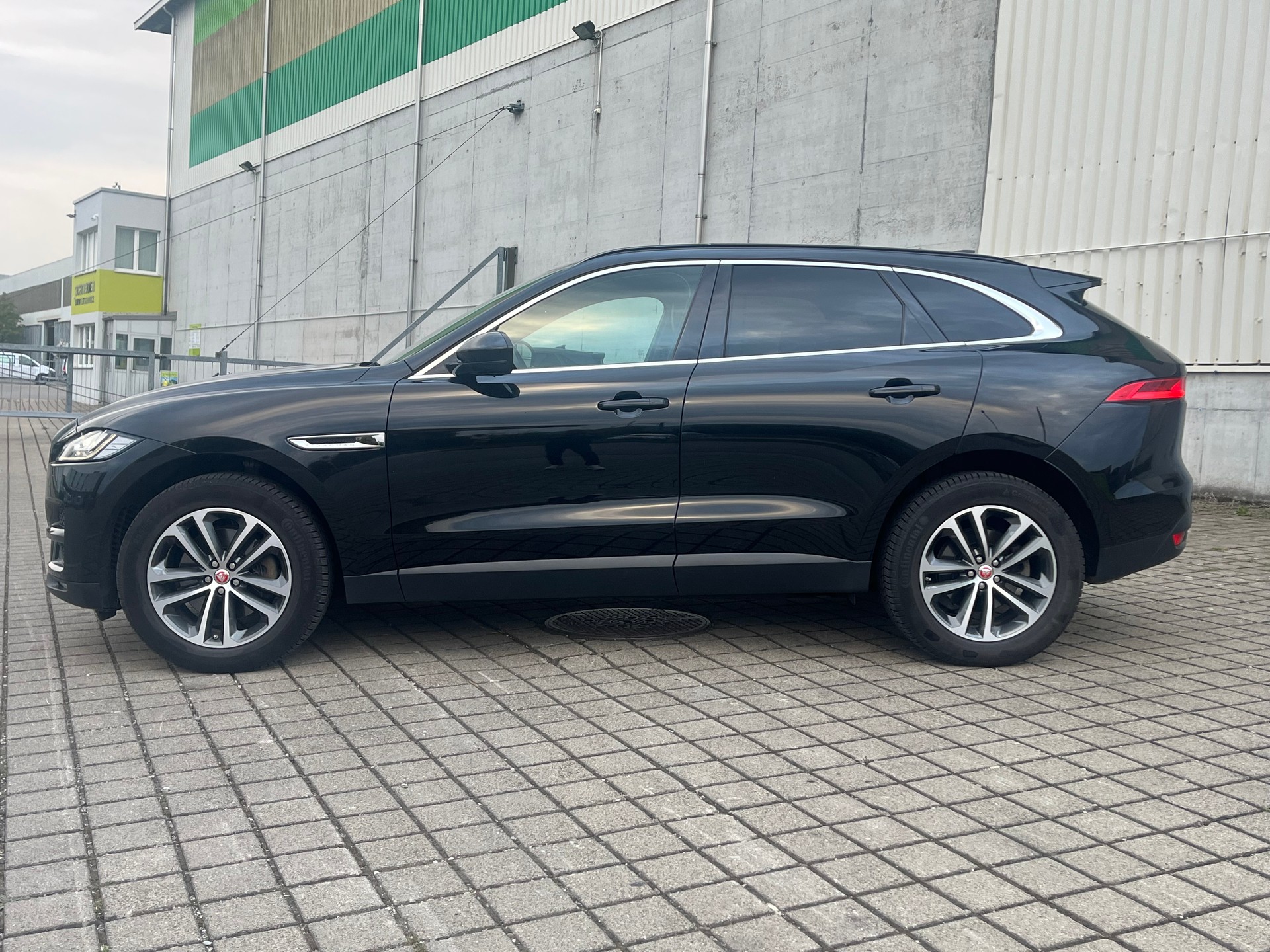 JAGUAR F-Pace 3.0 TD First Edition AWD Automatik-image-7