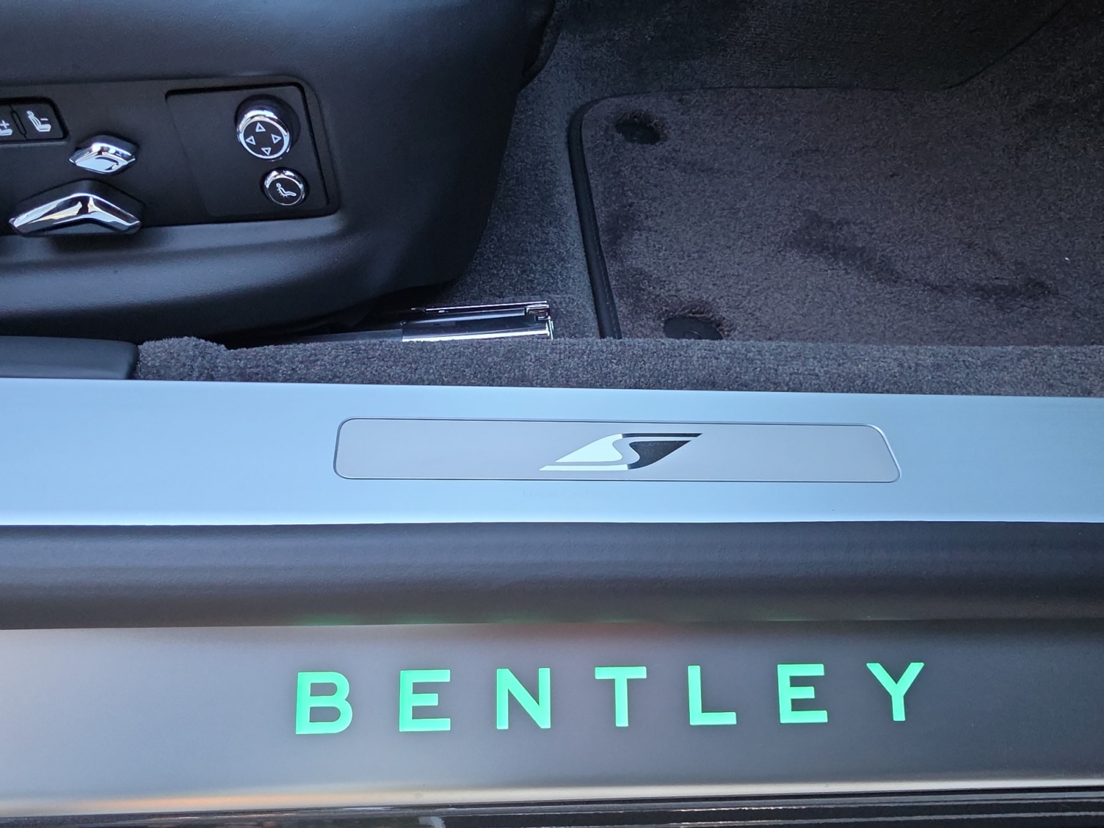 BENTLEY NEW Flying Spur S V8-image-23