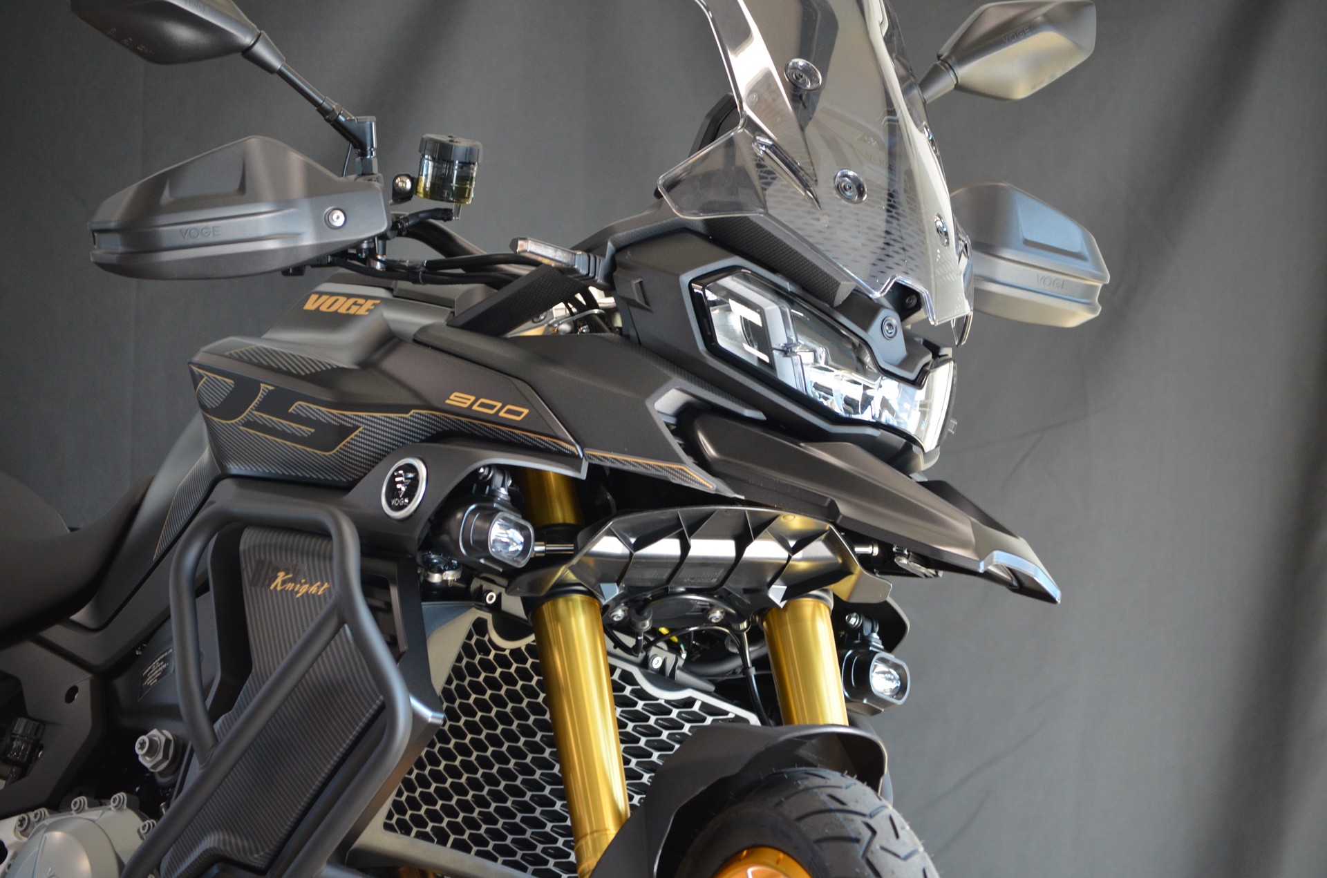 VOGE 900 DSX BLACK KNIGHT-image-7
