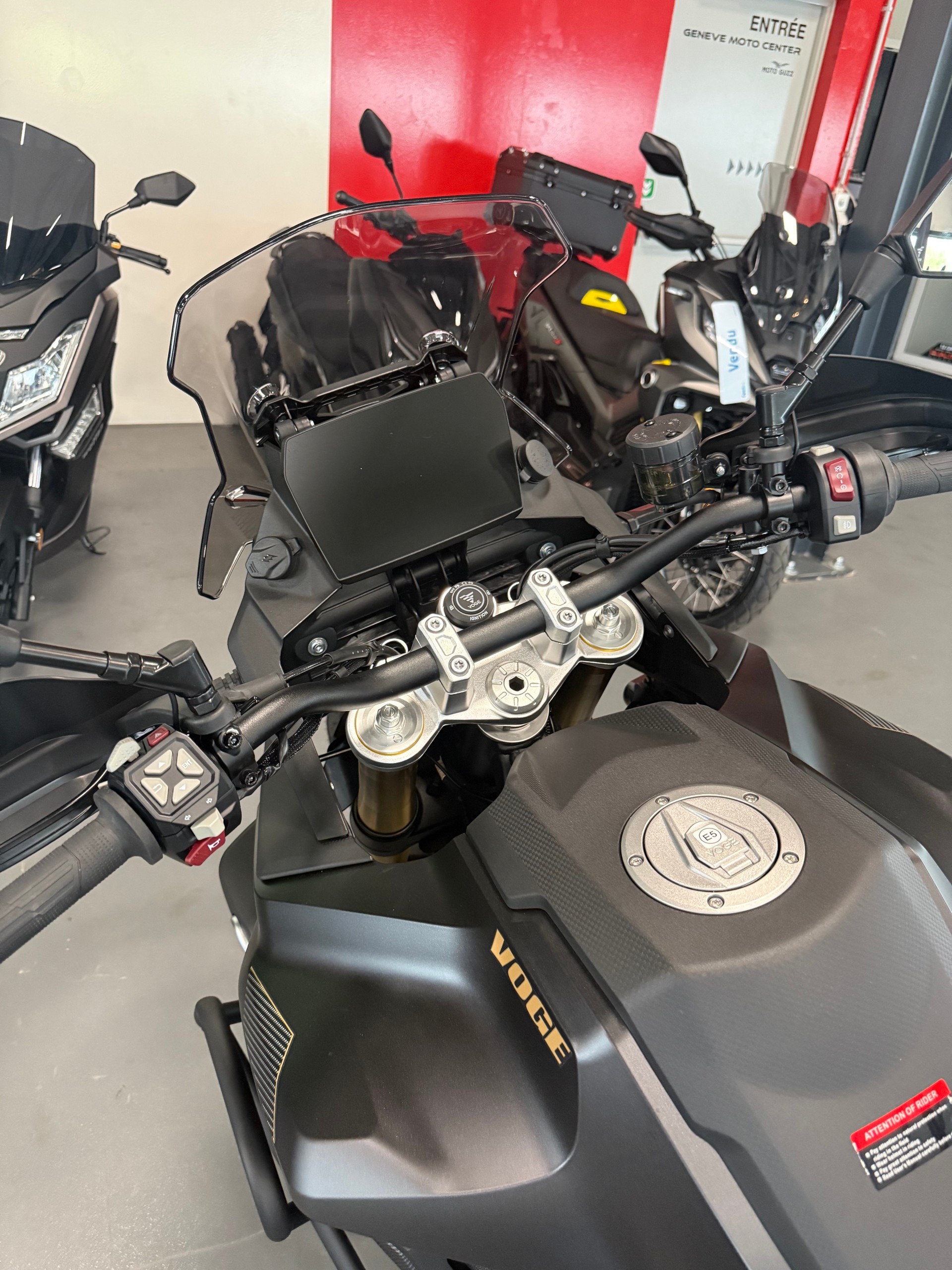 VOGE 900 DSX BLACK KNIGHT-image-6