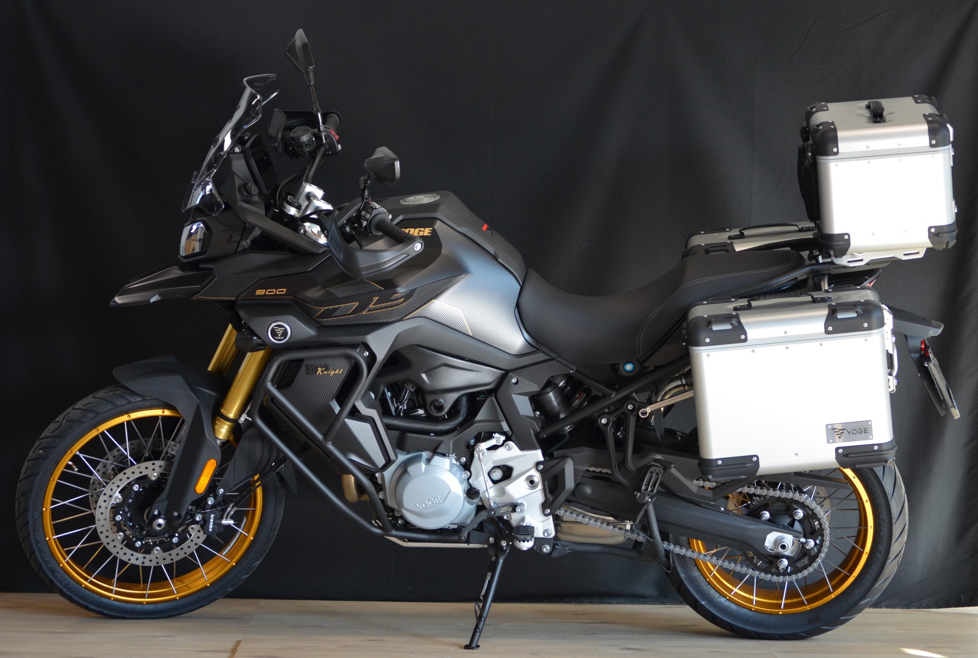 VOGE 900 DSX BLACK KNIGHT-image-2