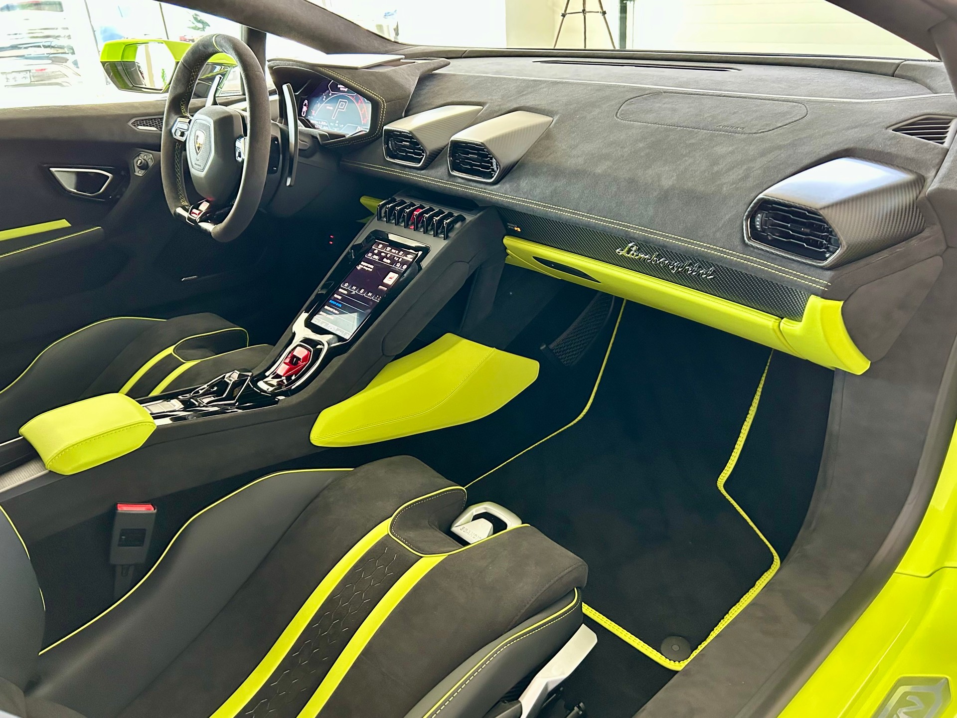 LAMBORGHINI Tecnica-image-10