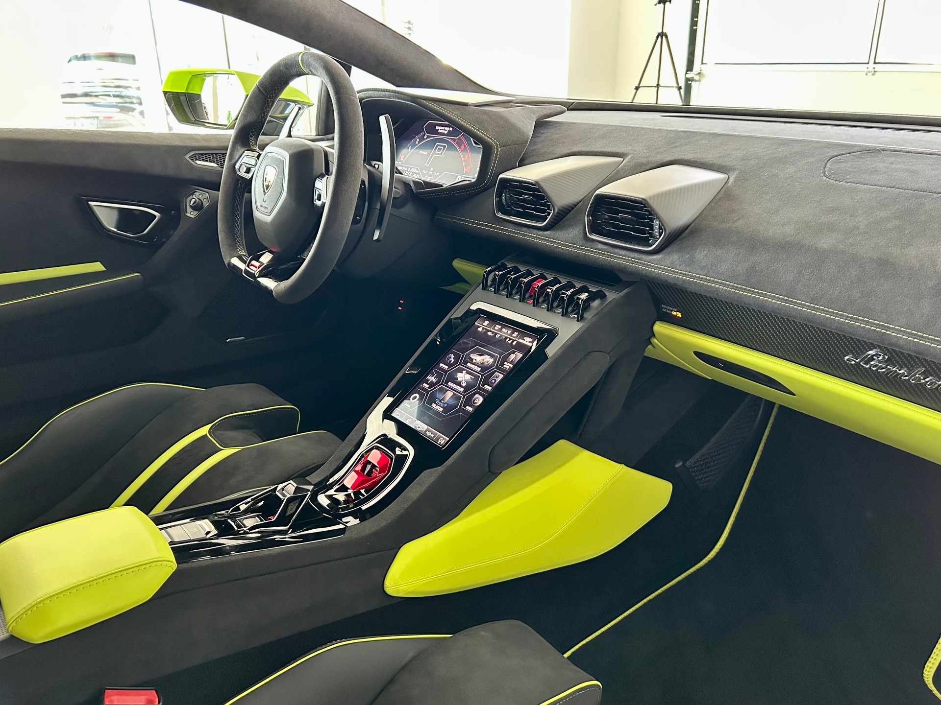 LAMBORGHINI Tecnica-image-13