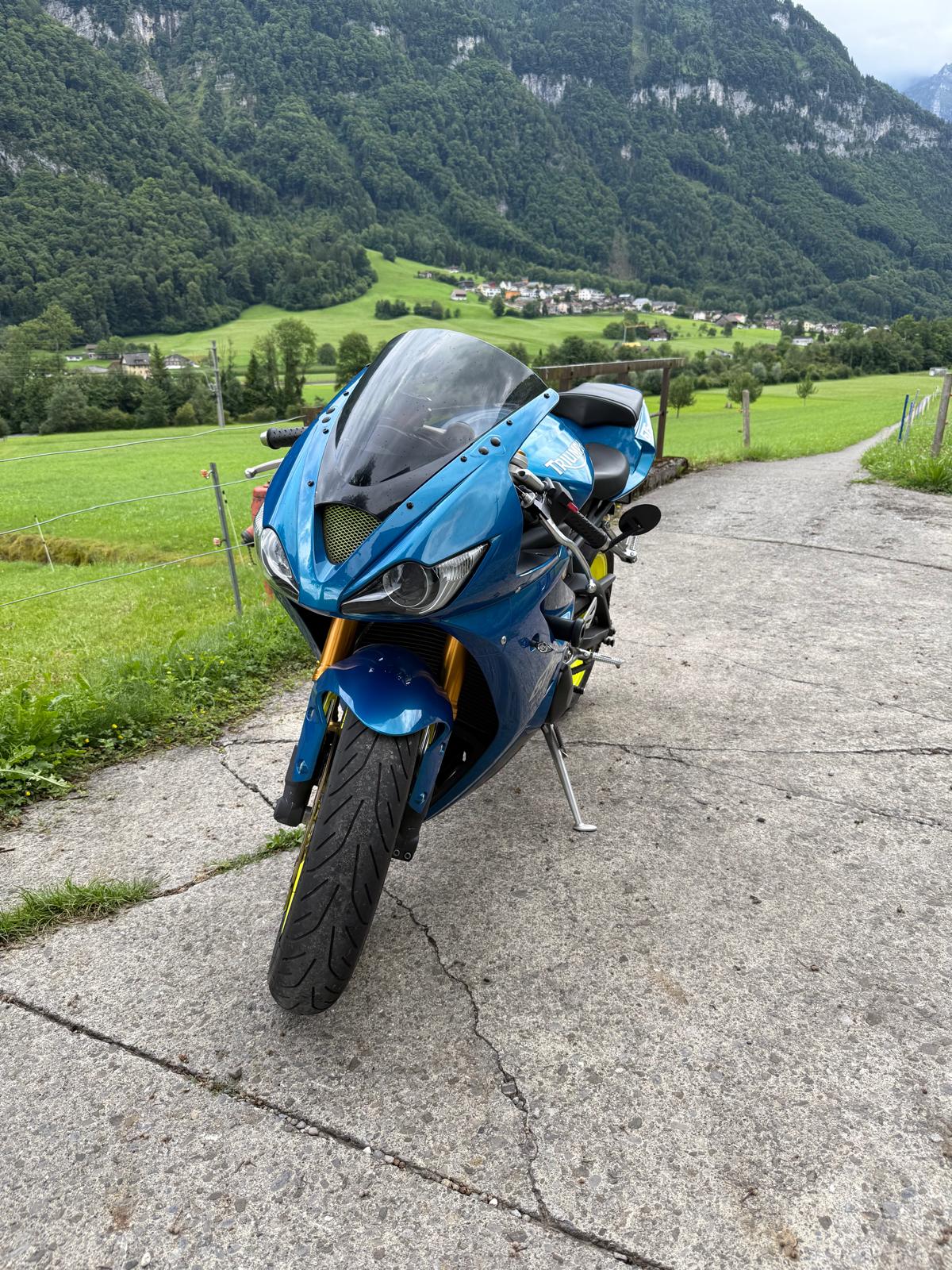 TRIUMPH Daytona 675-image-1