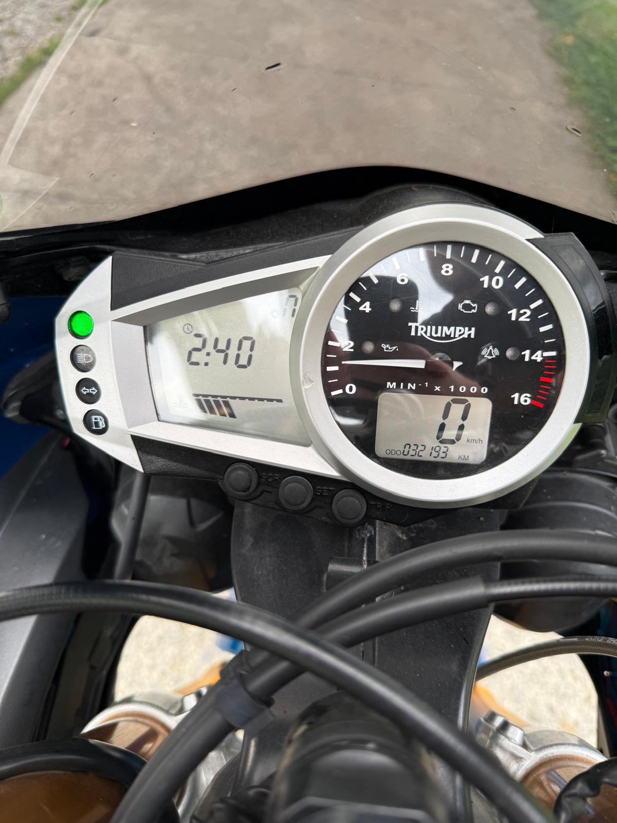 TRIUMPH Daytona 675-image-8